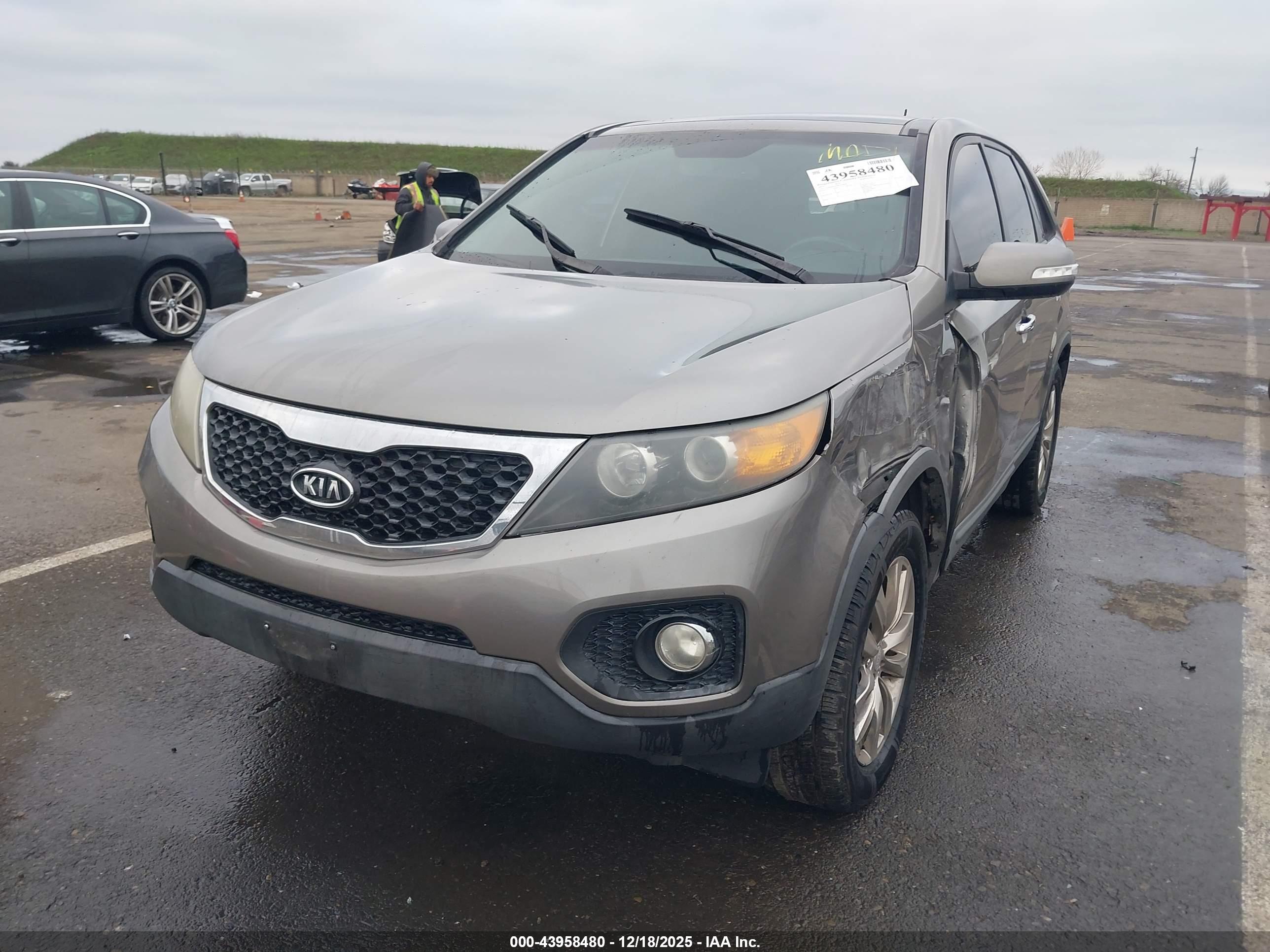 KIA SORENTO image 2