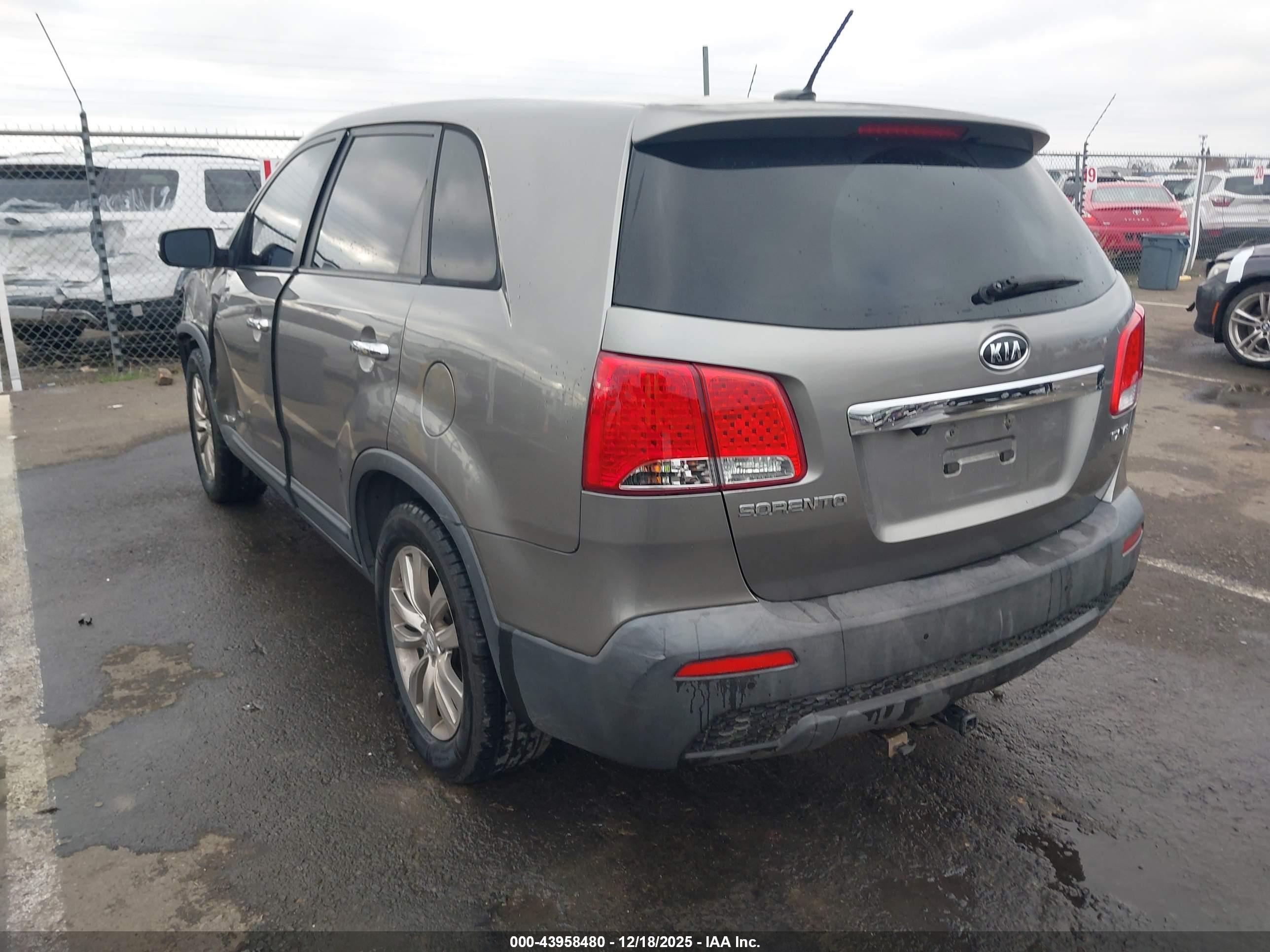 KIA SORENTO image 3