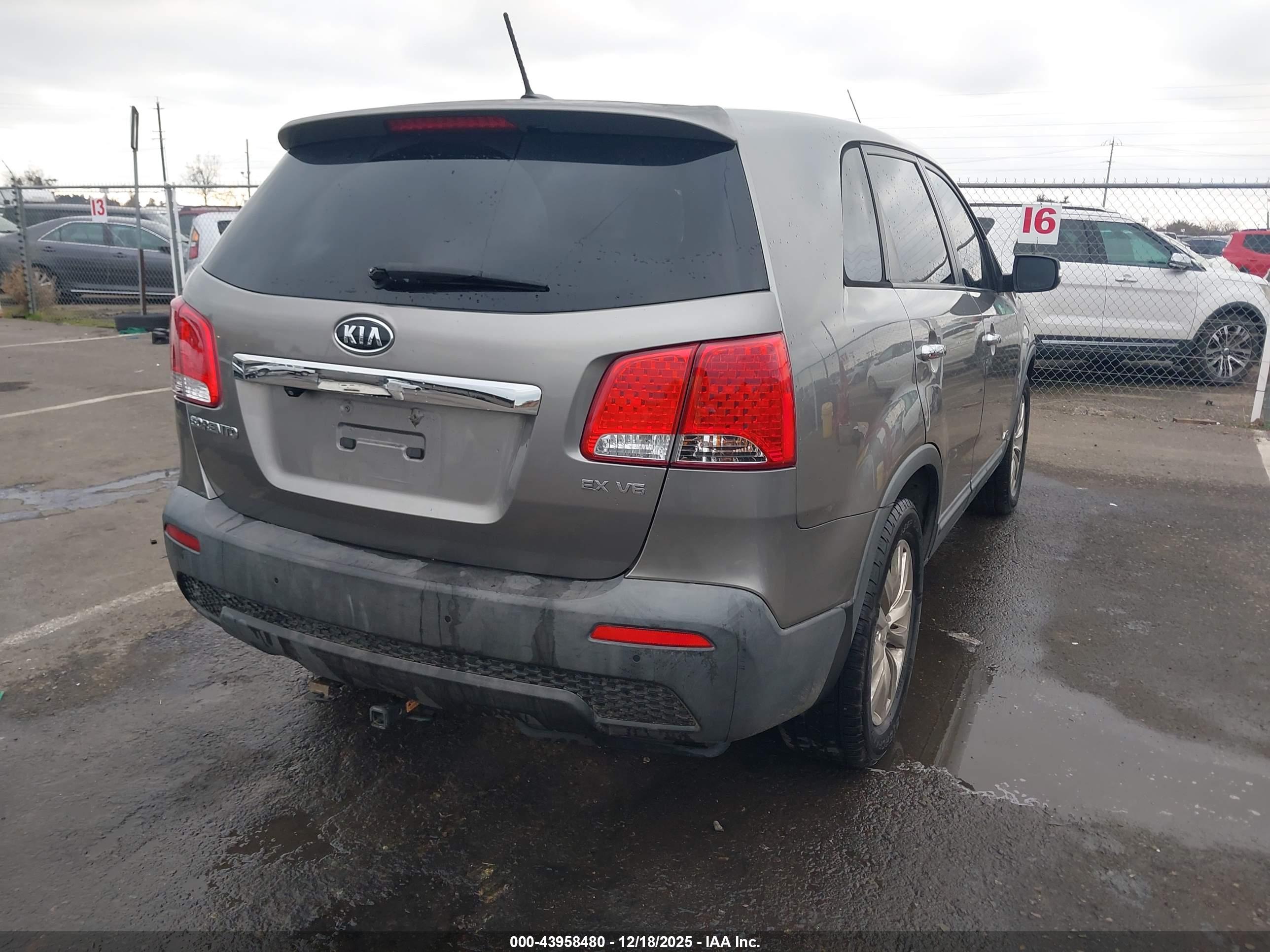 KIA SORENTO image 4