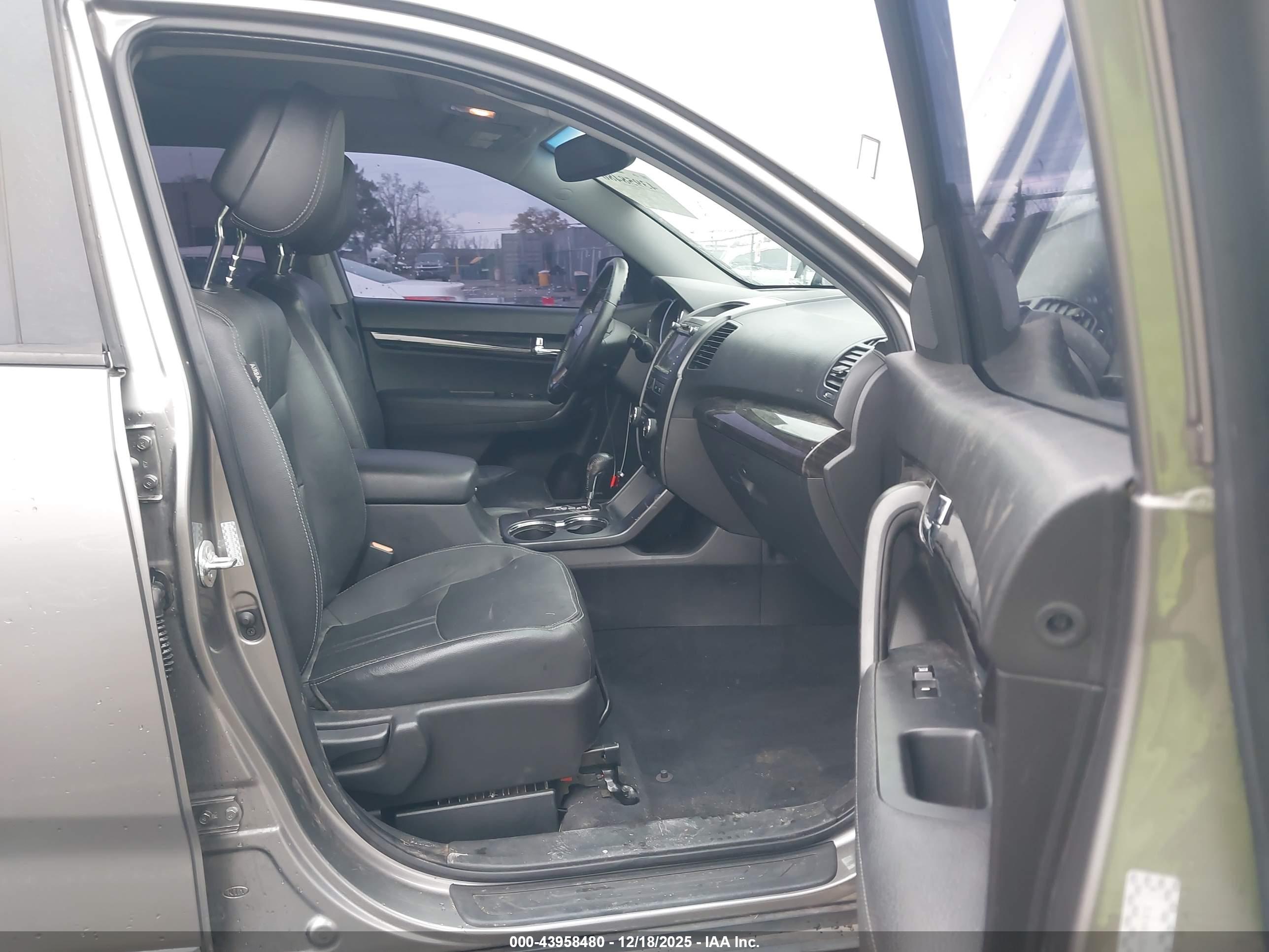 KIA SORENTO image 5