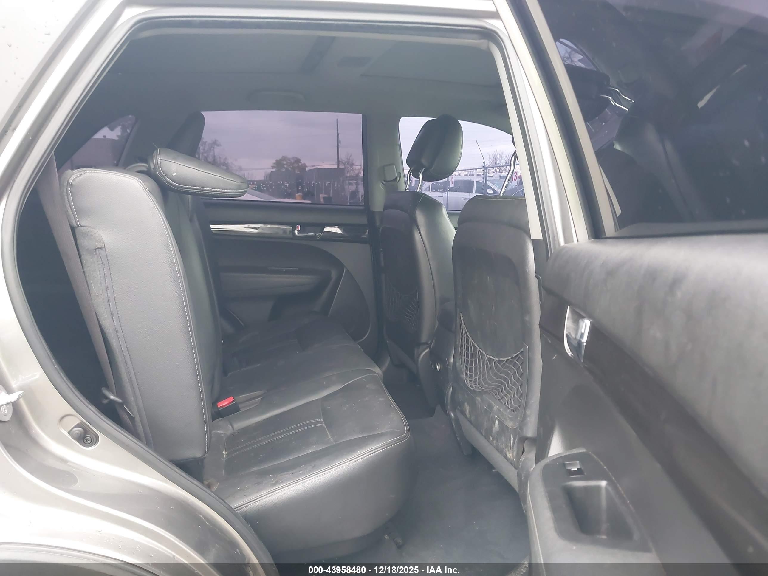 KIA SORENTO image 8