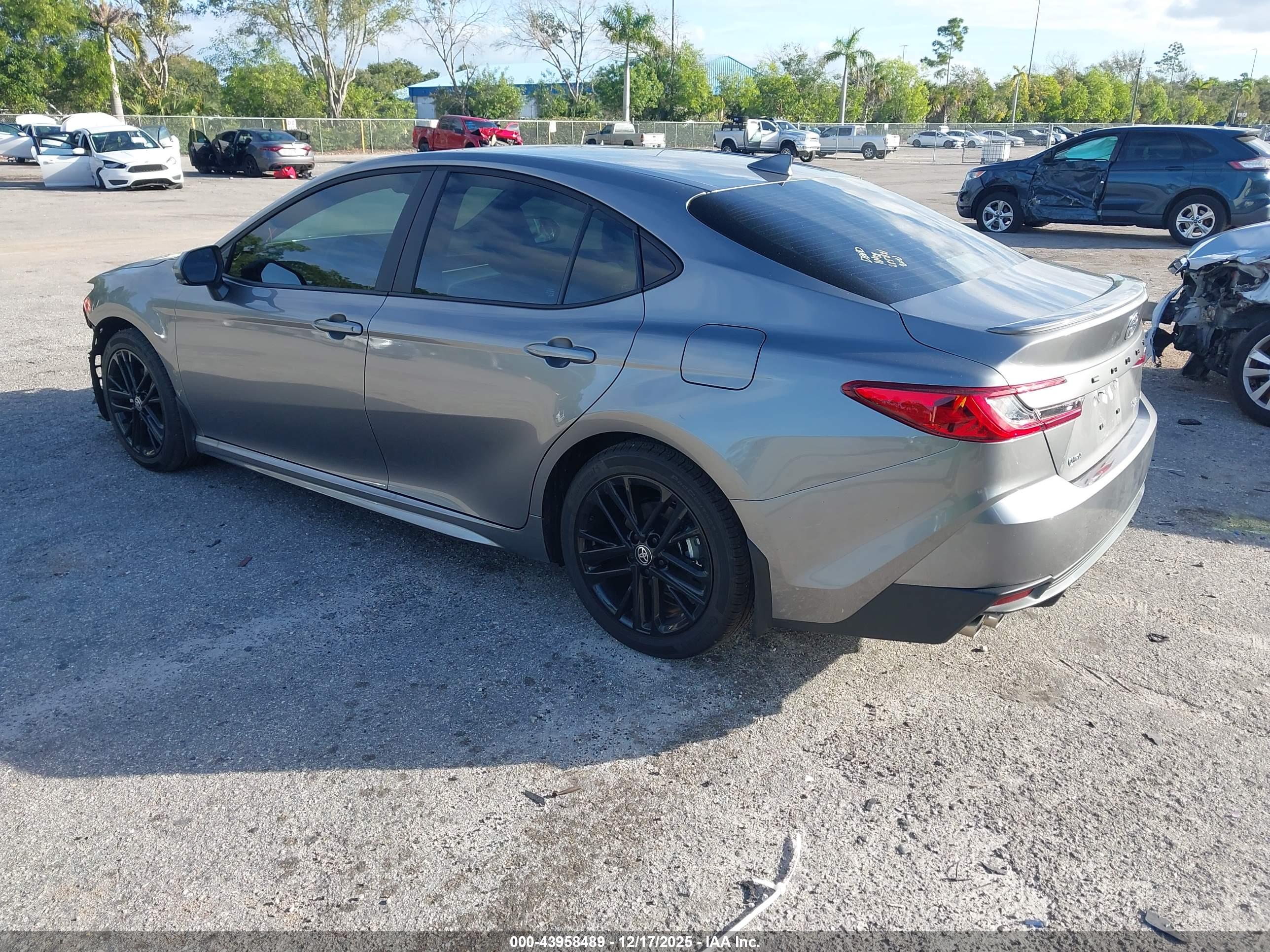 TOYOTA CAMRY image 3