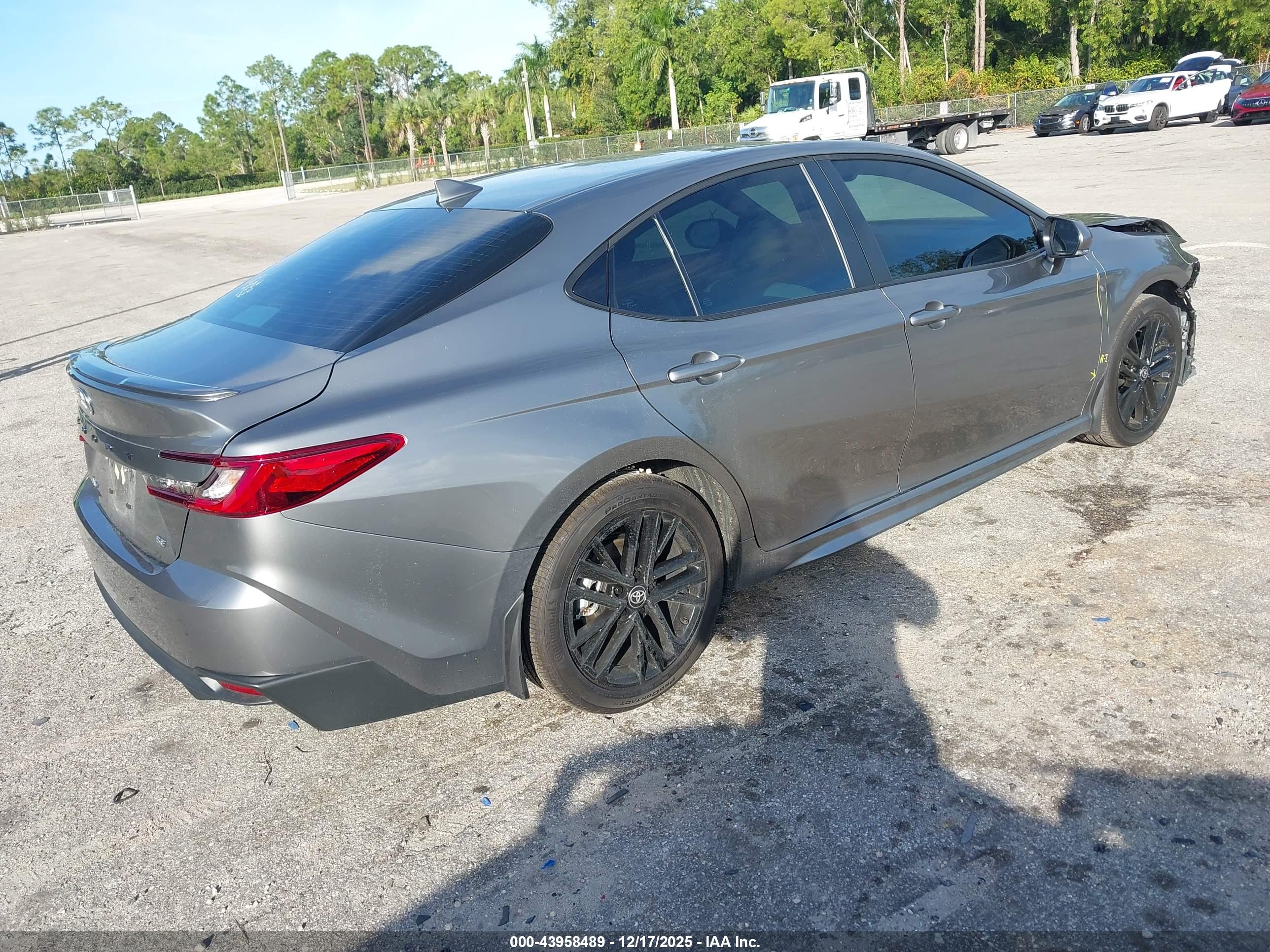 TOYOTA CAMRY image 4