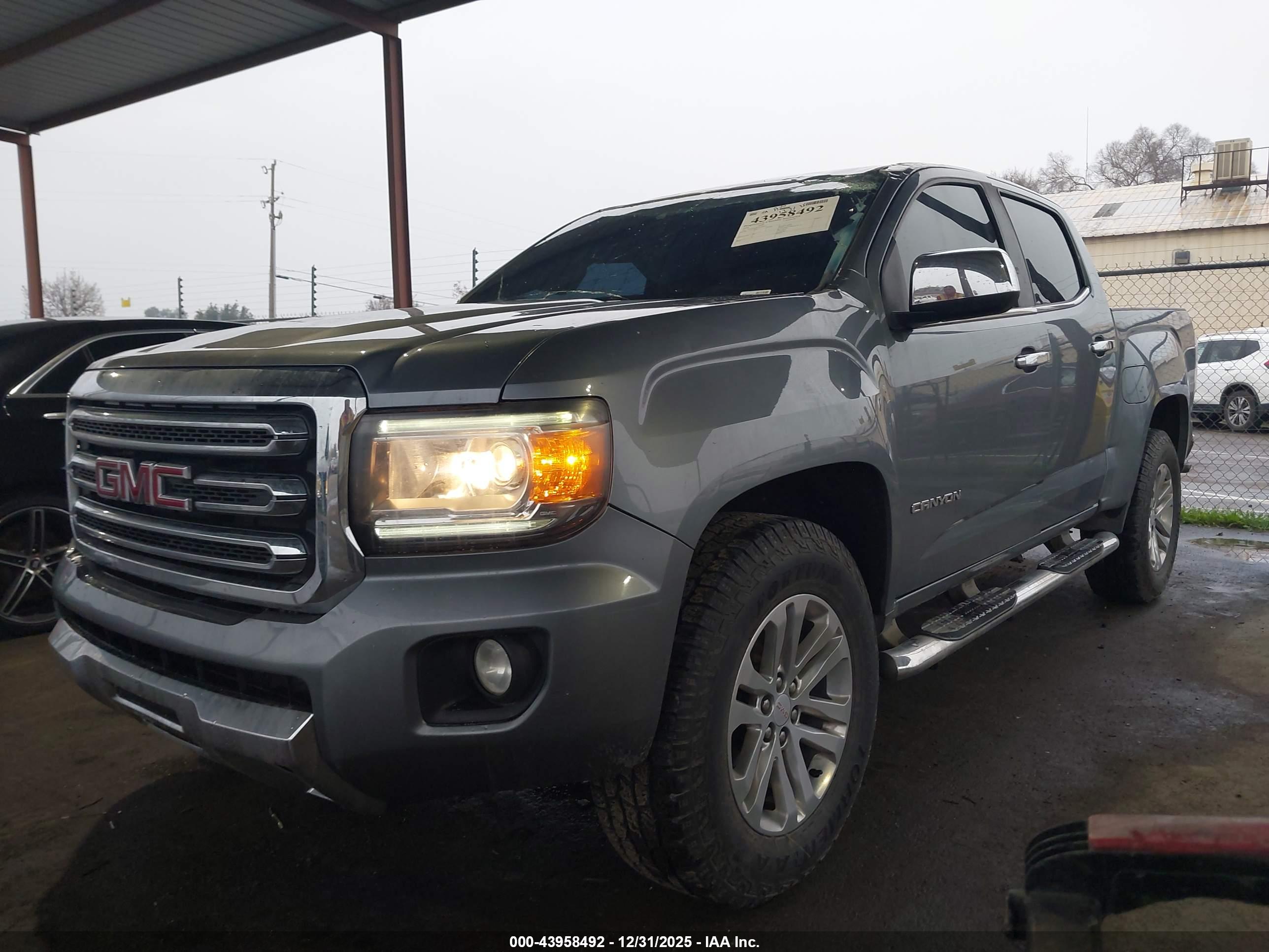 GMC CANYON image 2