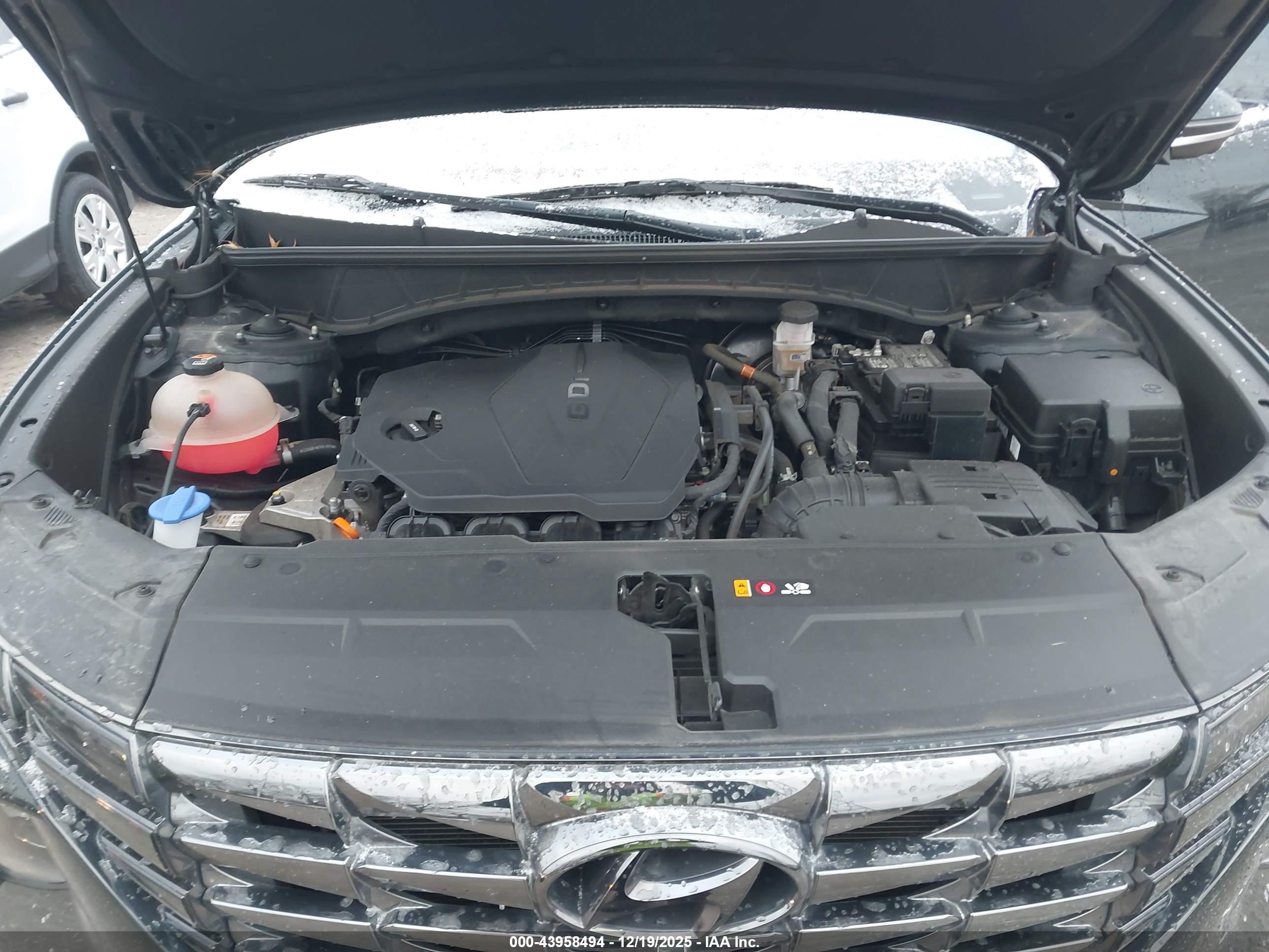 HYUNDAI TUCSON image 10
