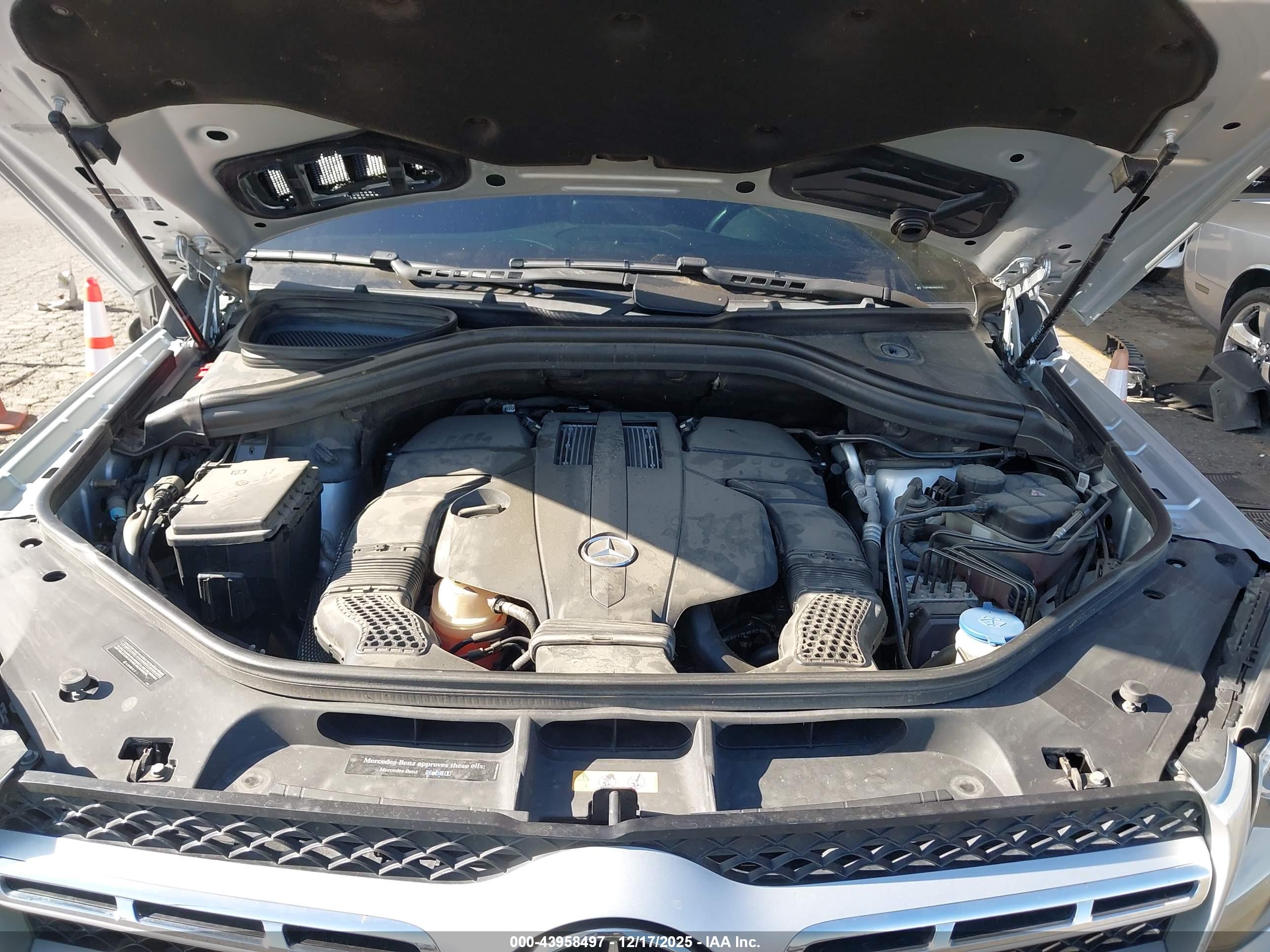 MERCEDES-BENZ GLS image 10