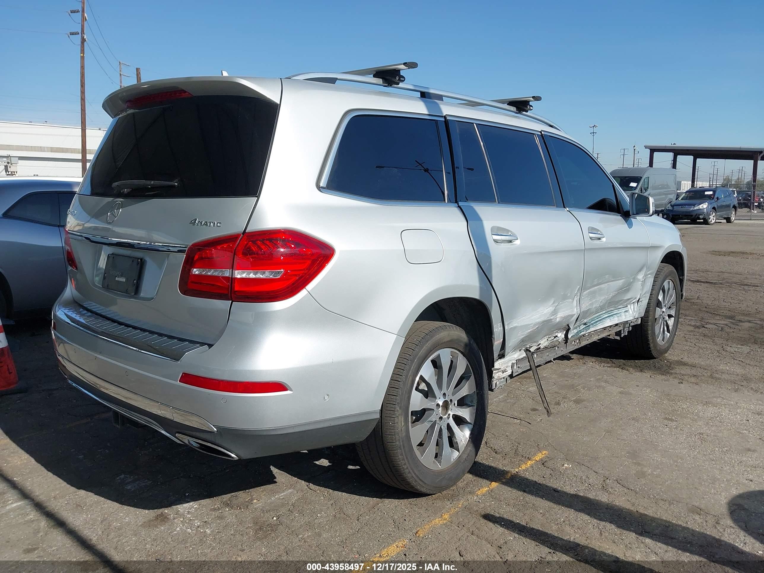 MERCEDES-BENZ GLS image 4