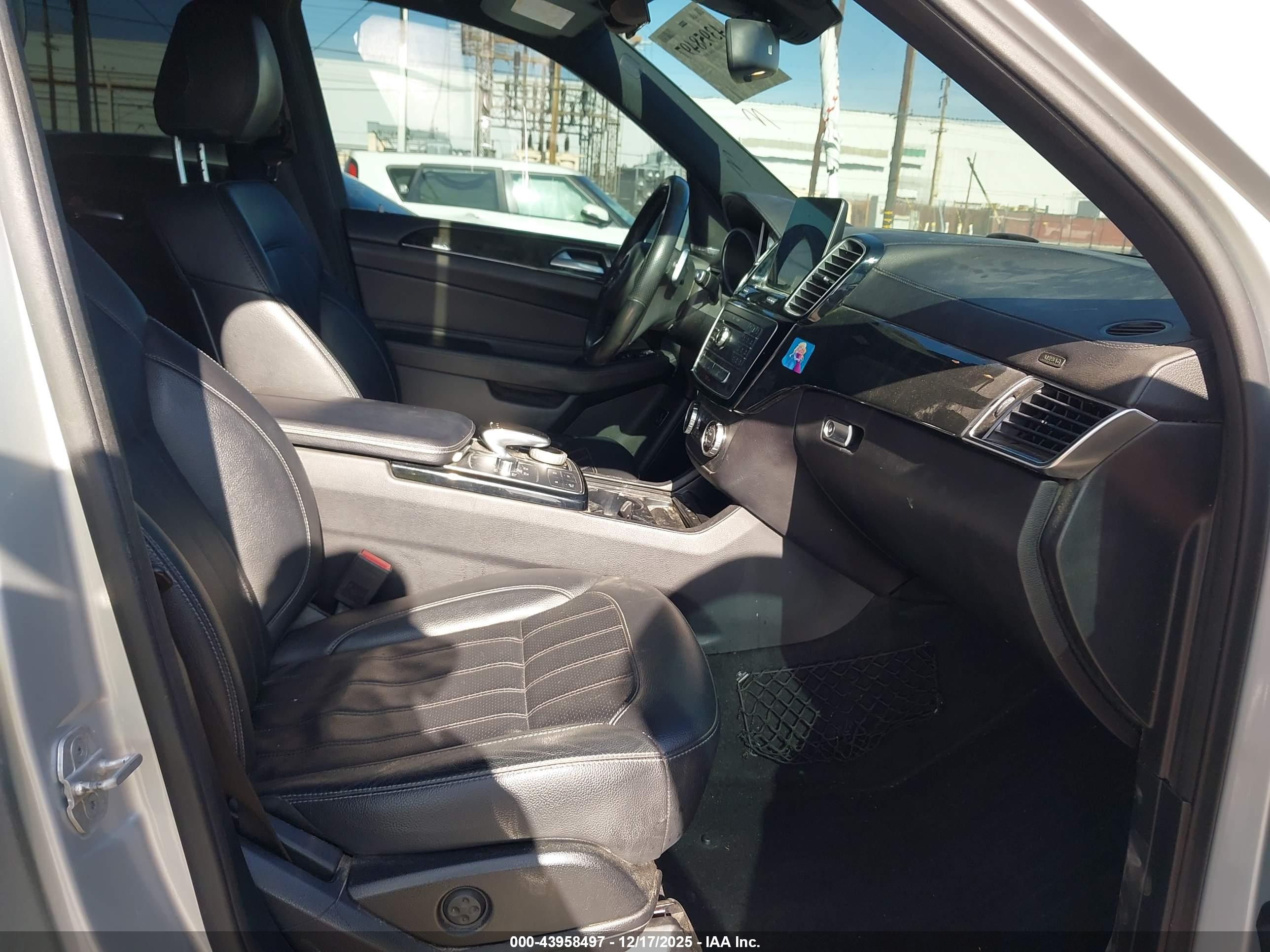 MERCEDES-BENZ GLS image 5