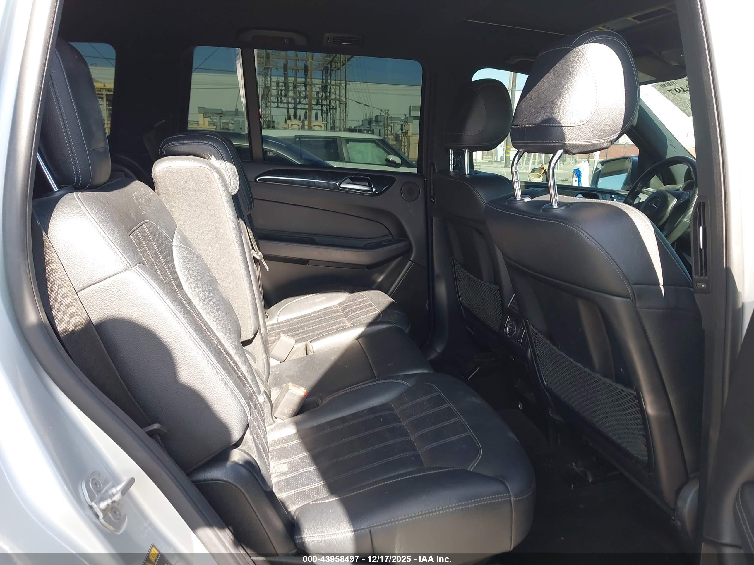 MERCEDES-BENZ GLS image 8