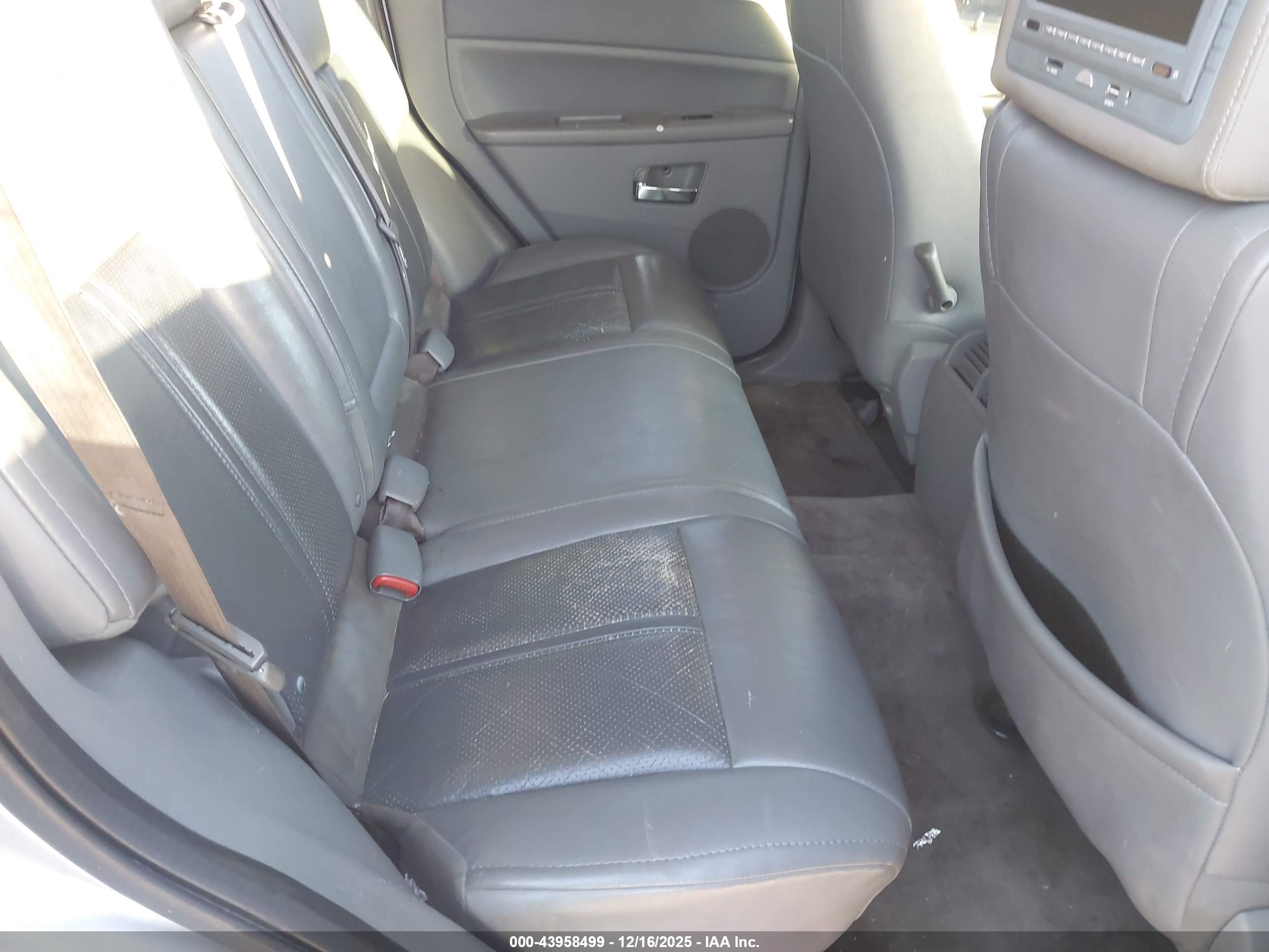 JEEP GRAND image 8
