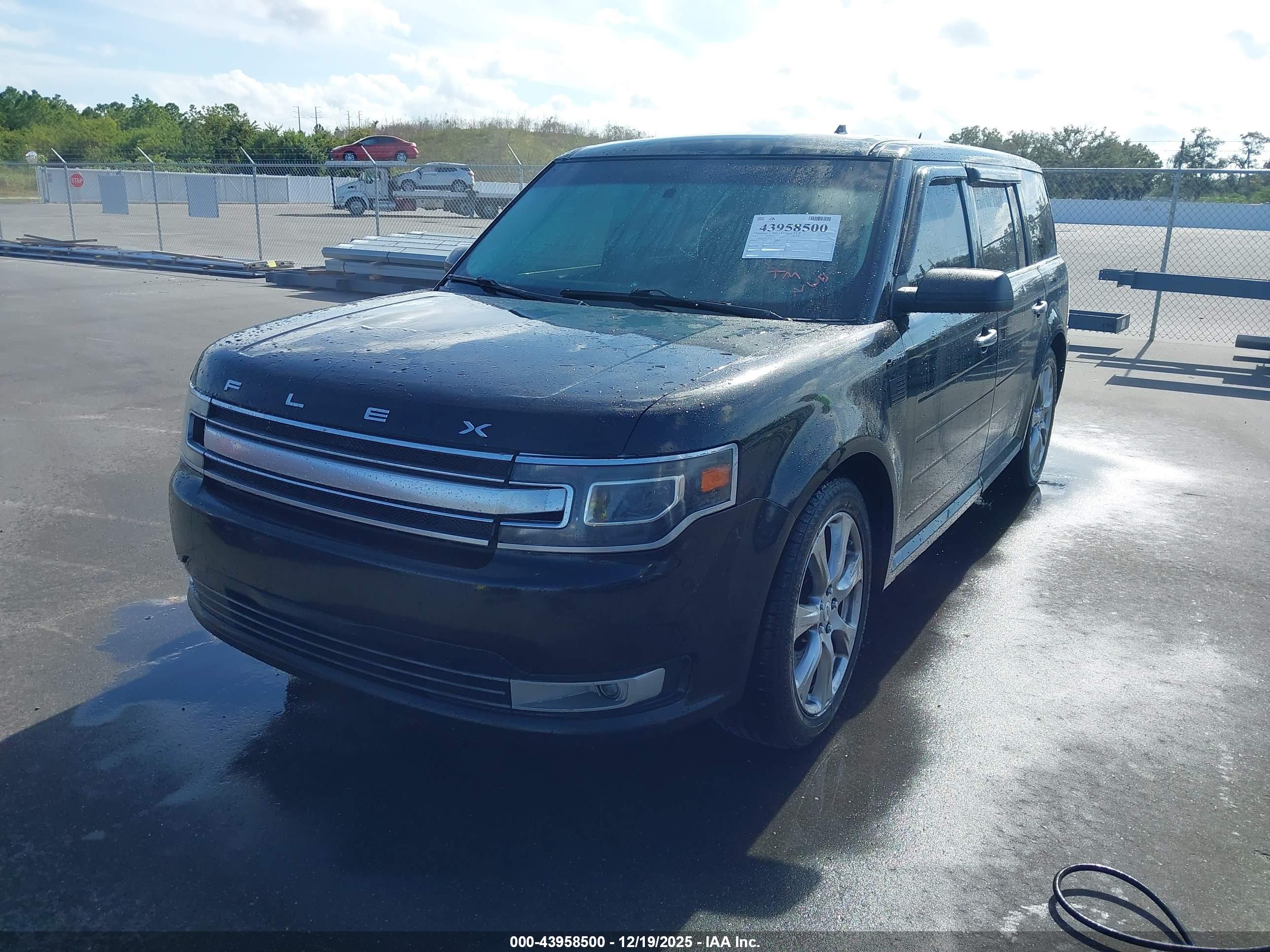 FORD FLEX image 2