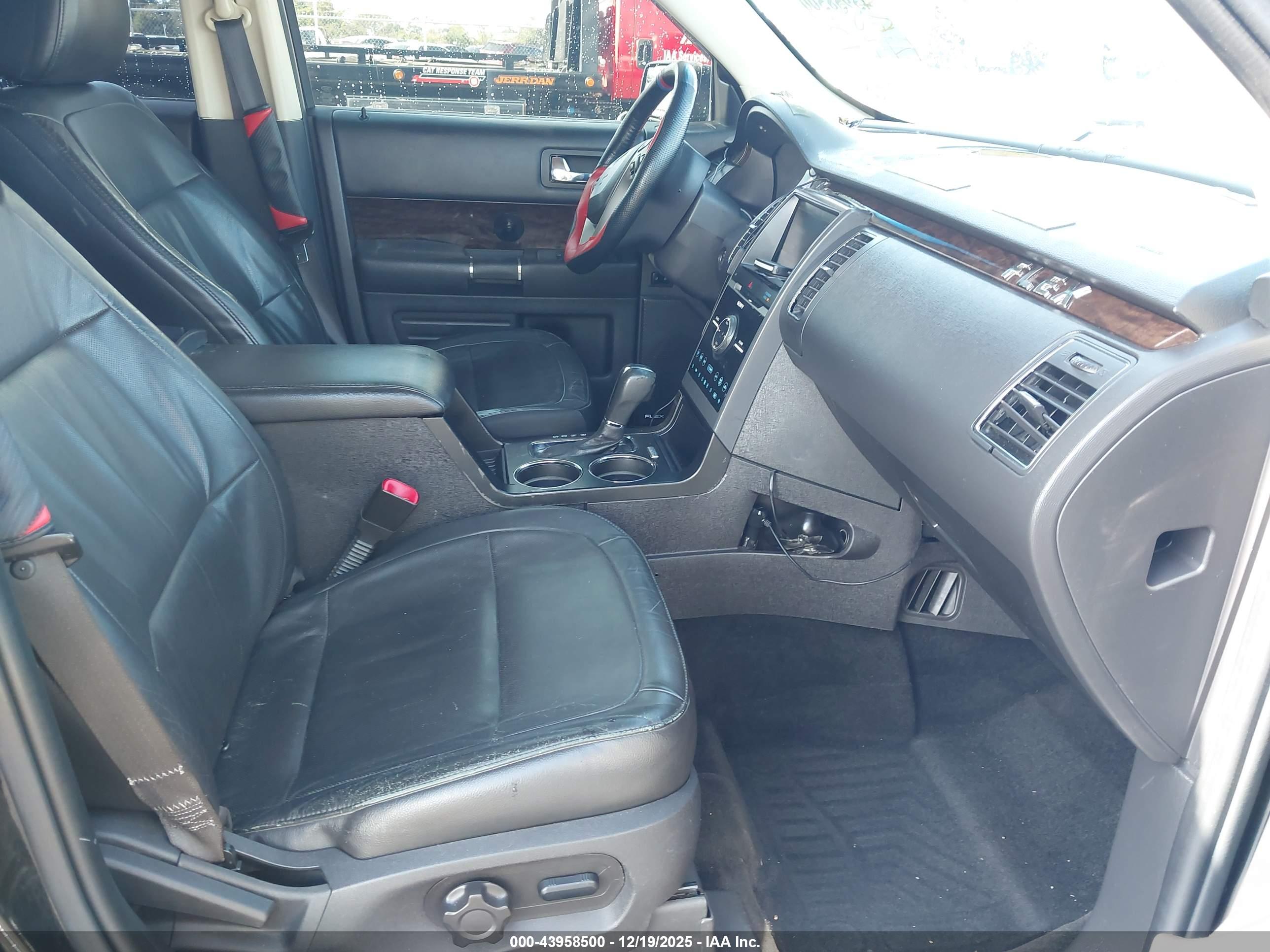 FORD FLEX image 5
