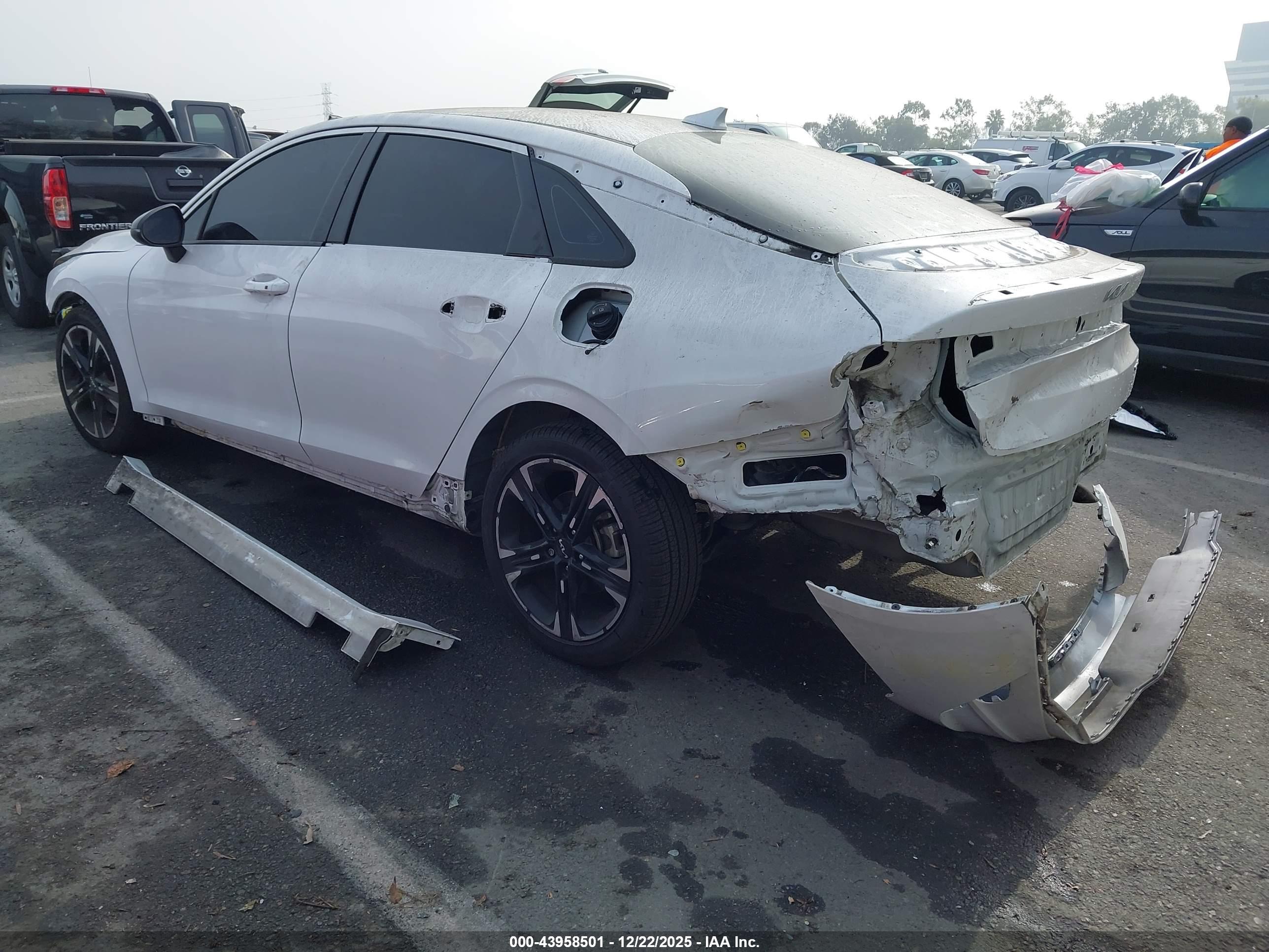 KIA K5 image 3