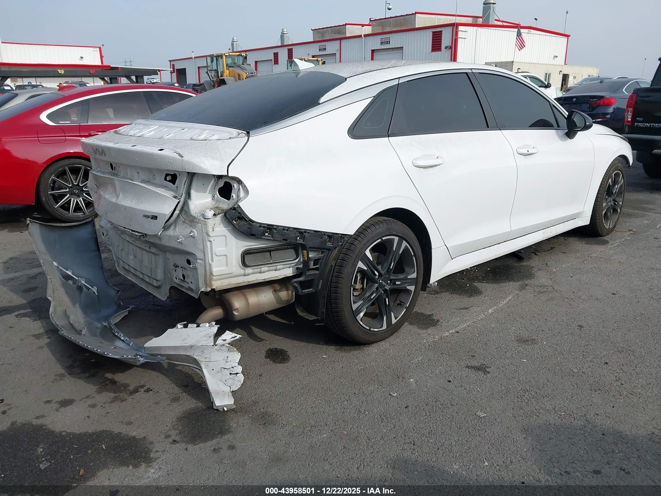 KIA K5 image 4