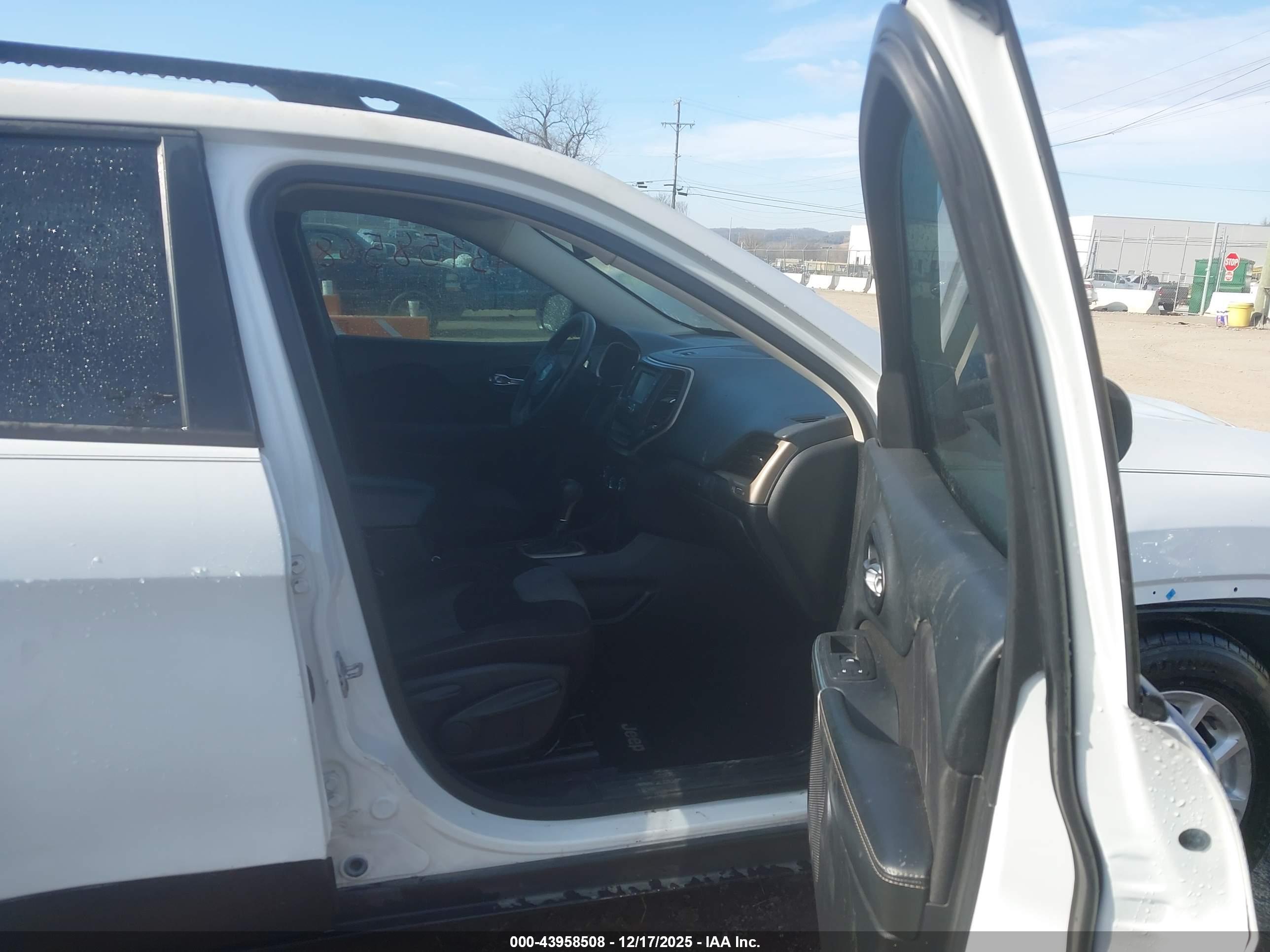 JEEP CHEROKEE image 5