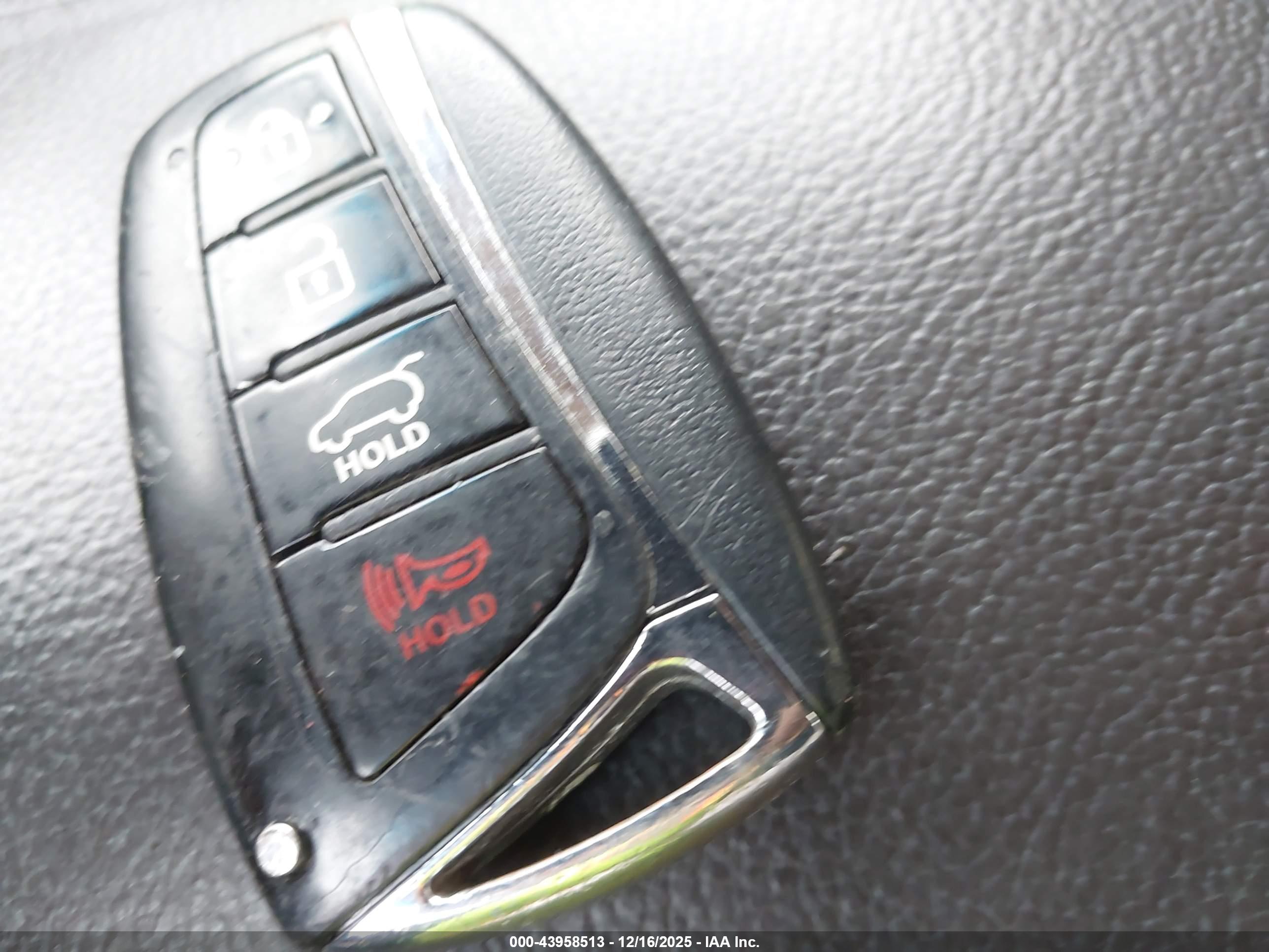 HYUNDAI SANTA image 11