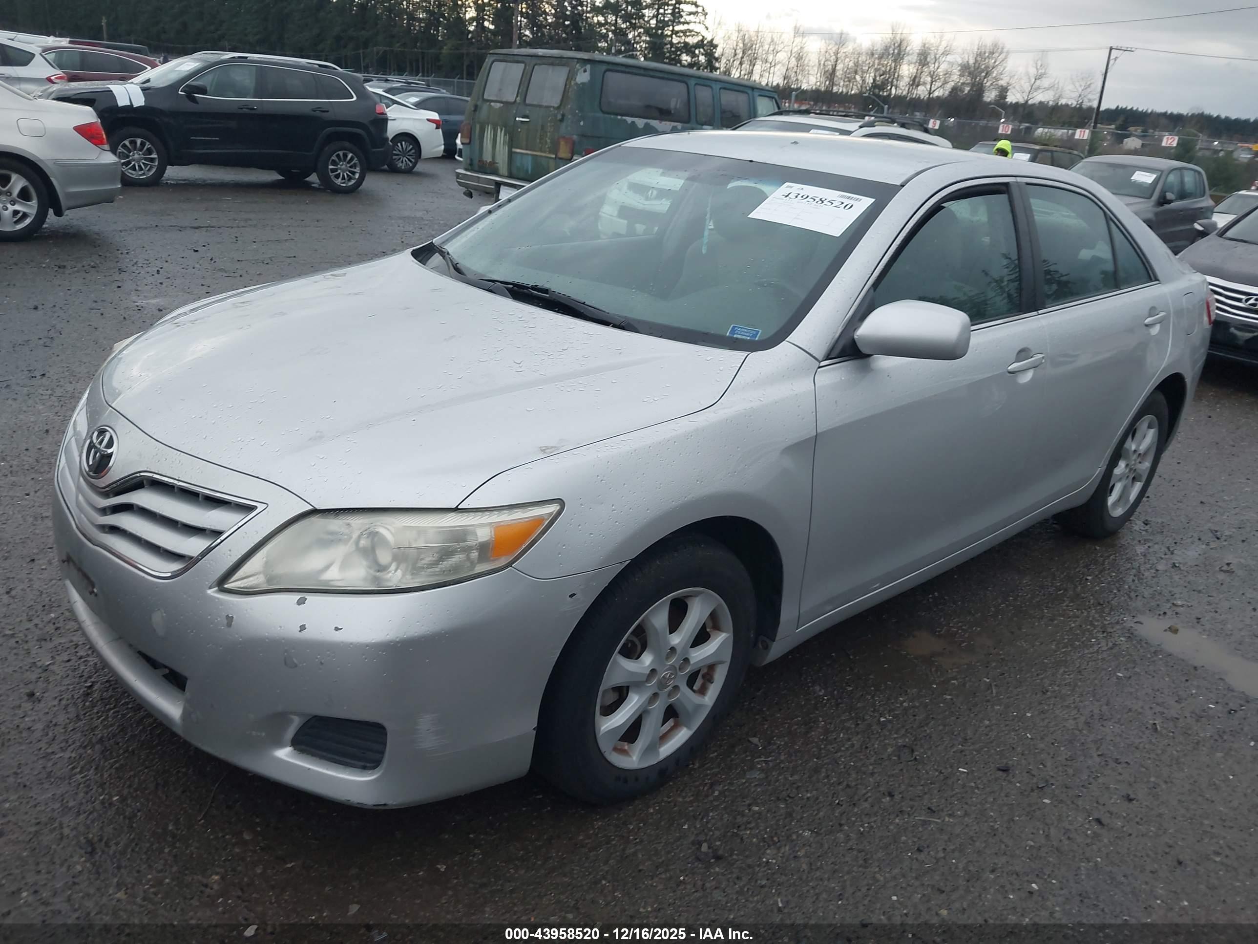 TOYOTA CAMRY image 2