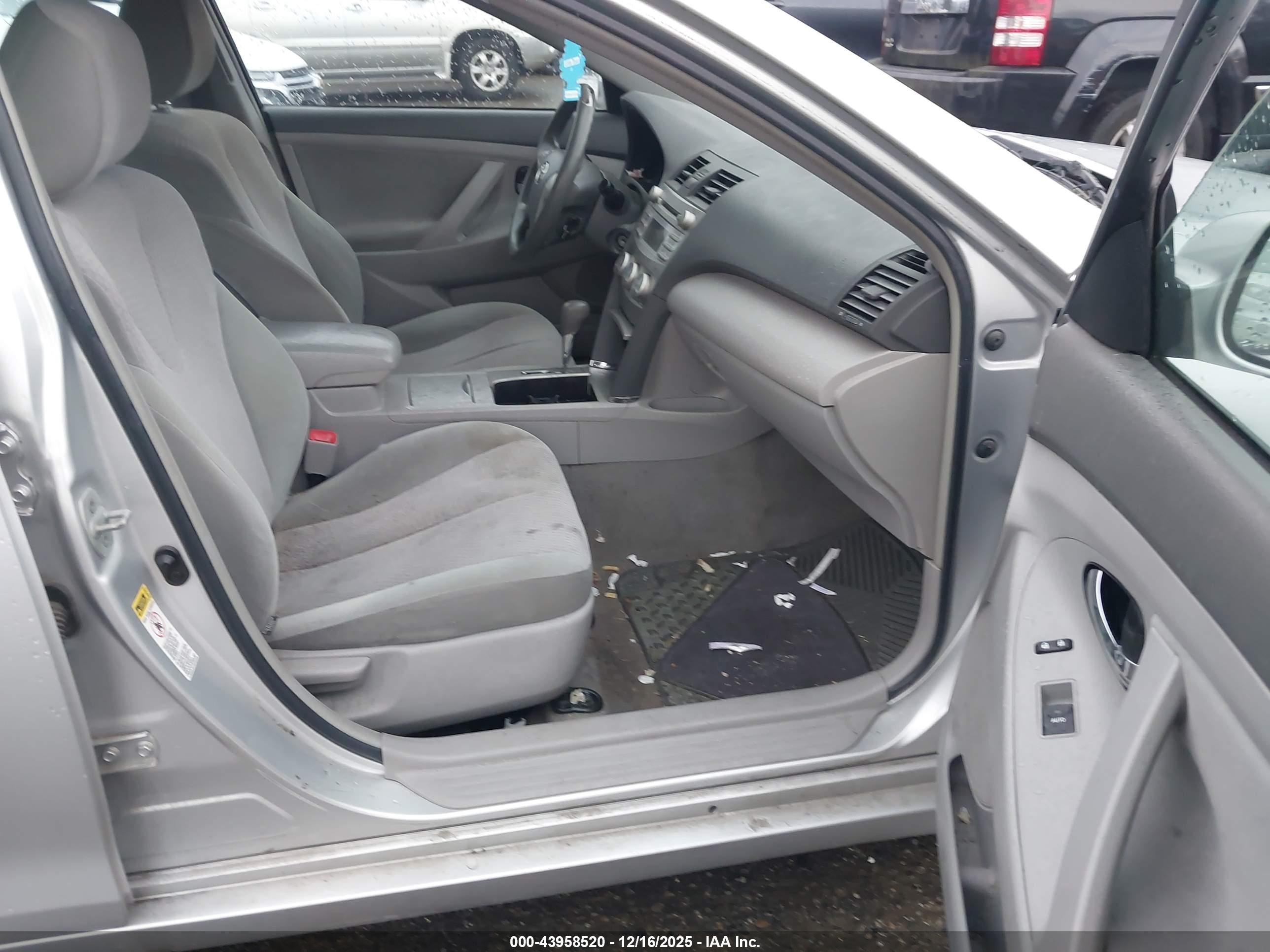 TOYOTA CAMRY image 5