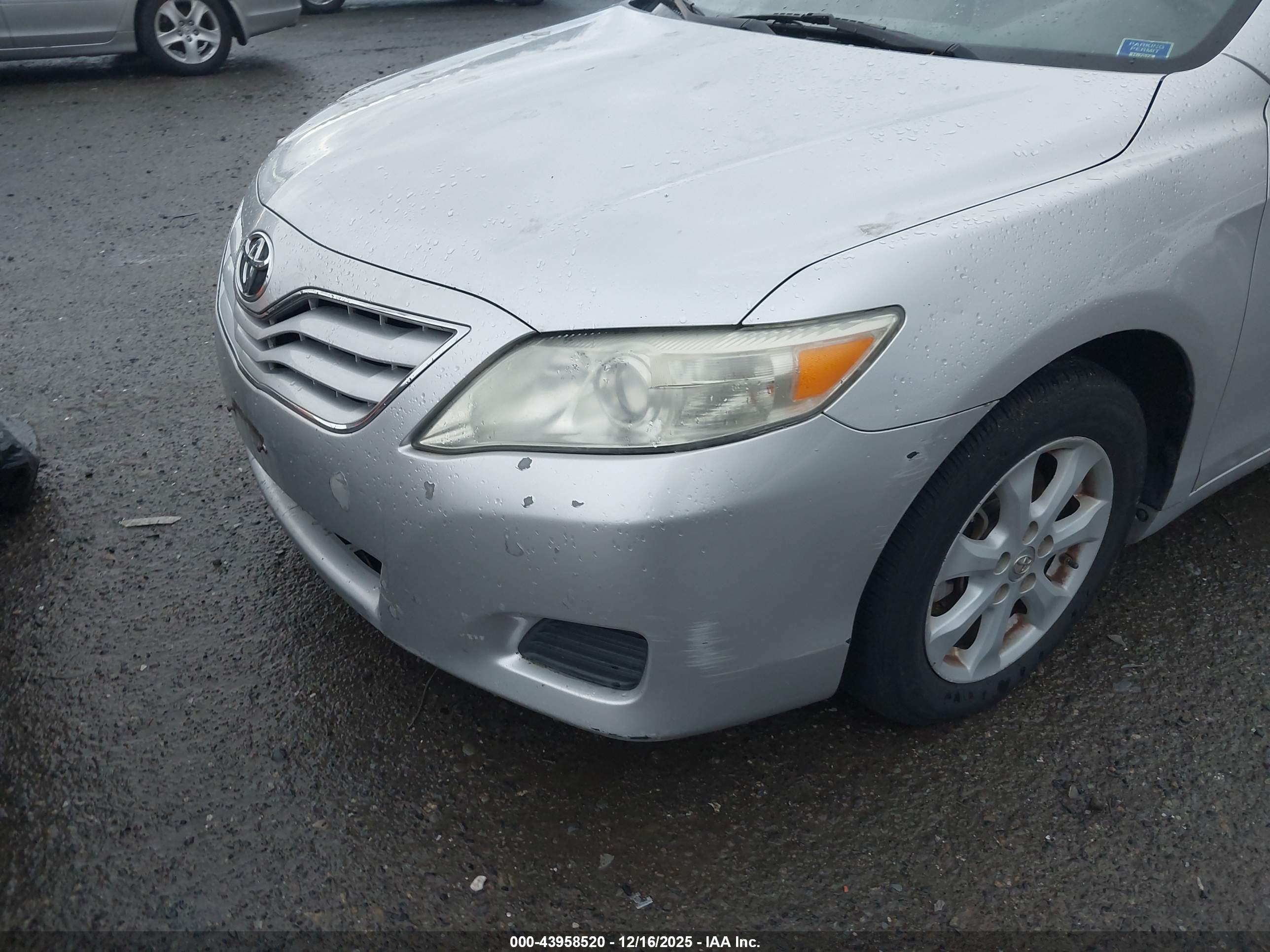 TOYOTA CAMRY image 6