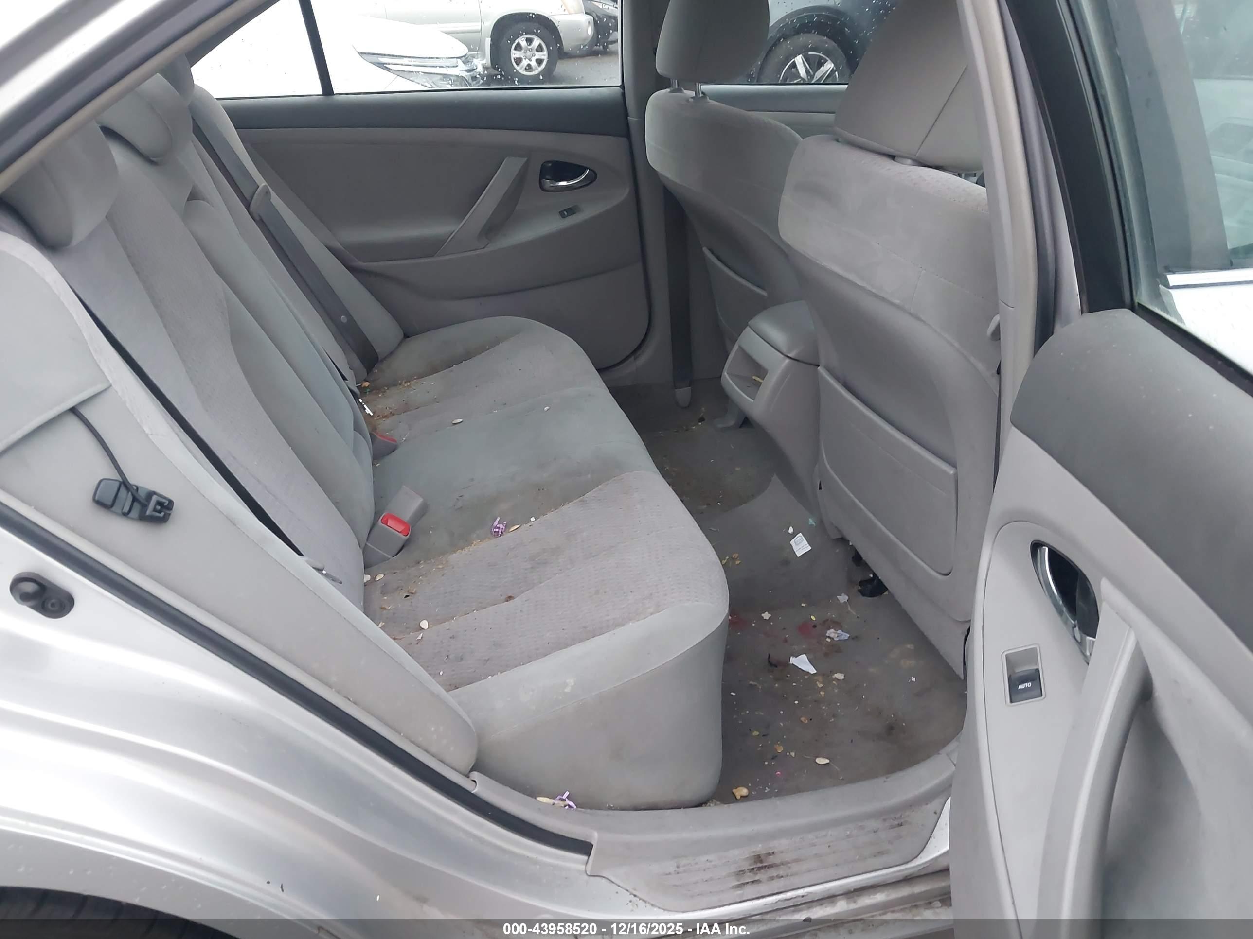 TOYOTA CAMRY image 8