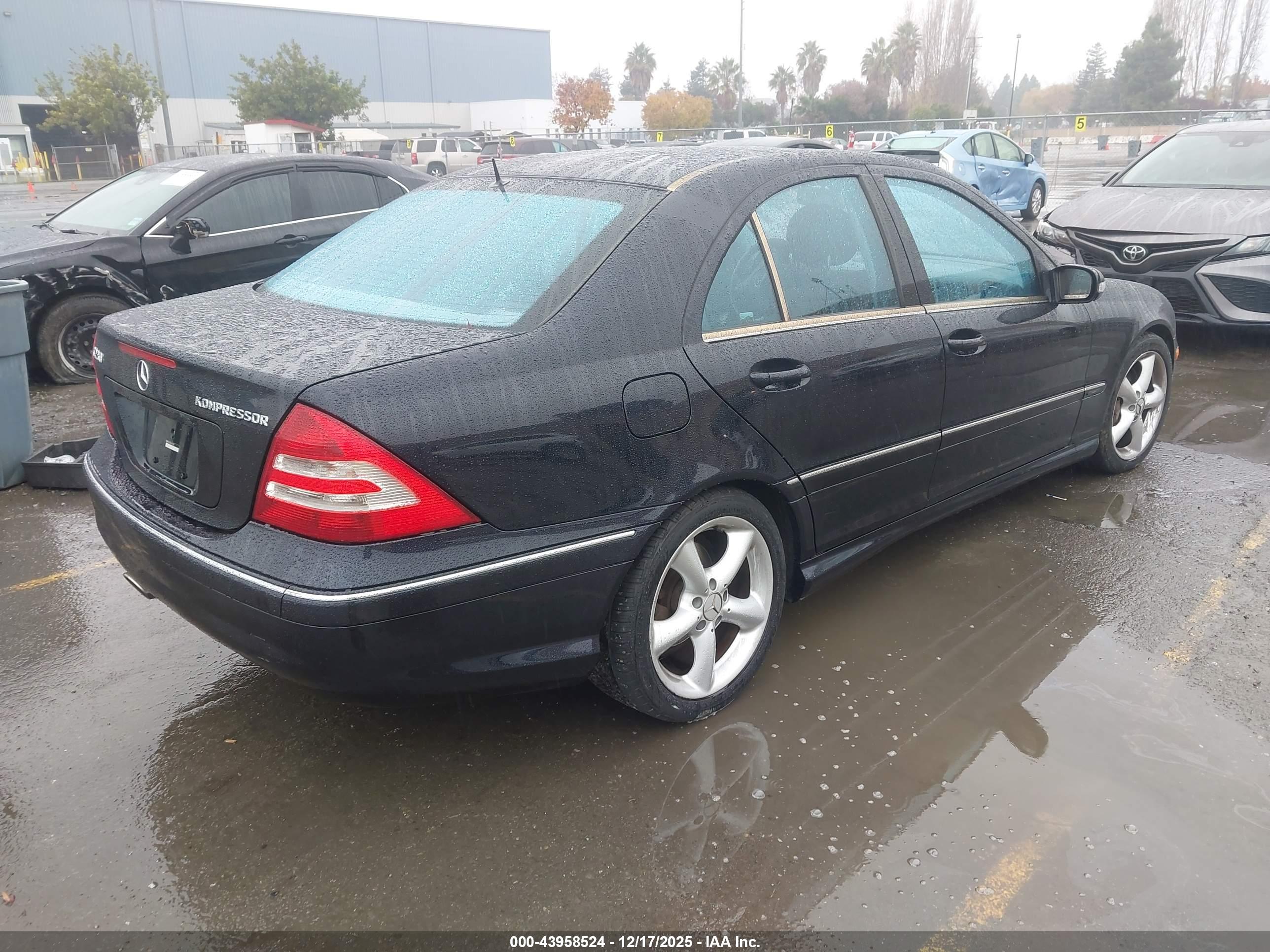 MERCEDES-BENZ C image 4