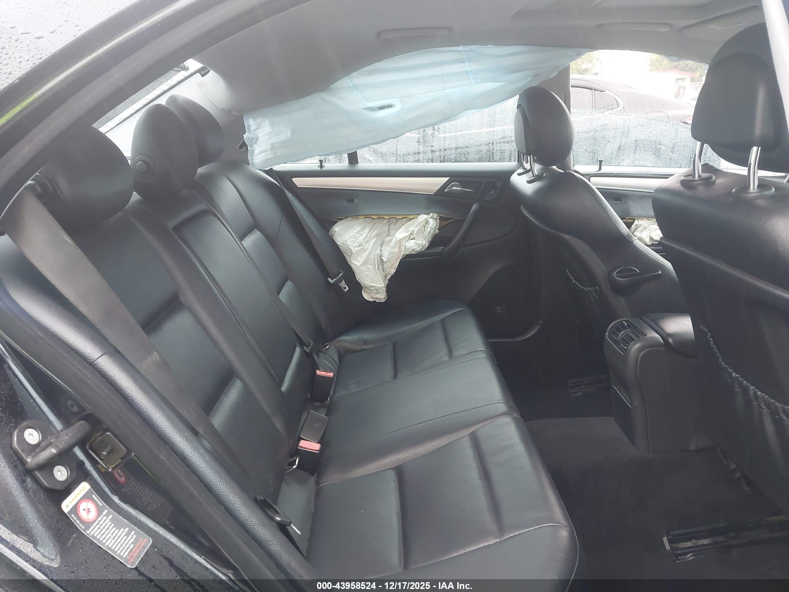 MERCEDES-BENZ C image 8
