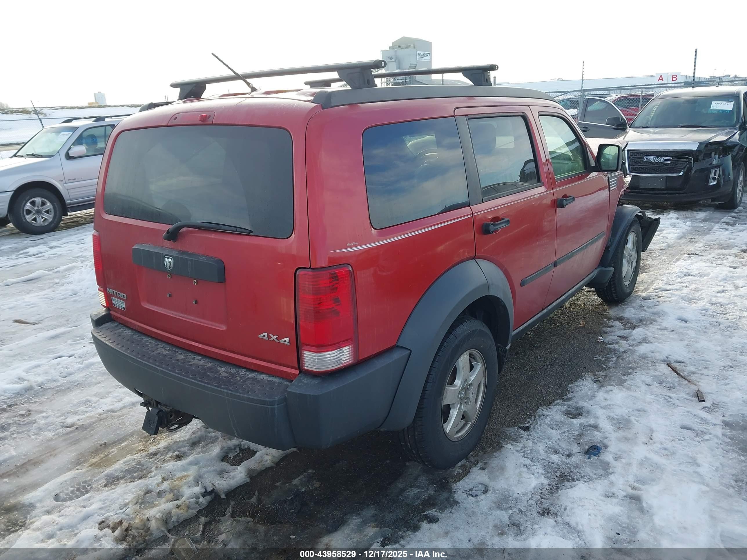 DODGE NITRO image 4