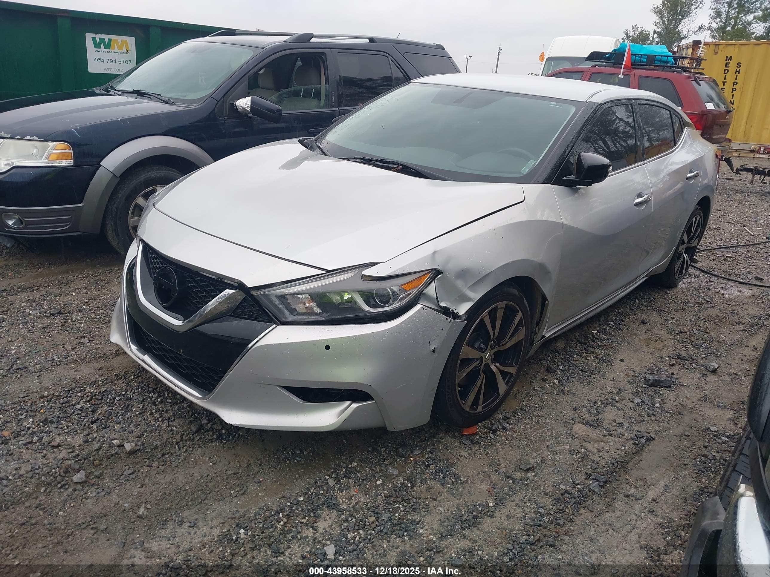 NISSAN MAXIMA image 2