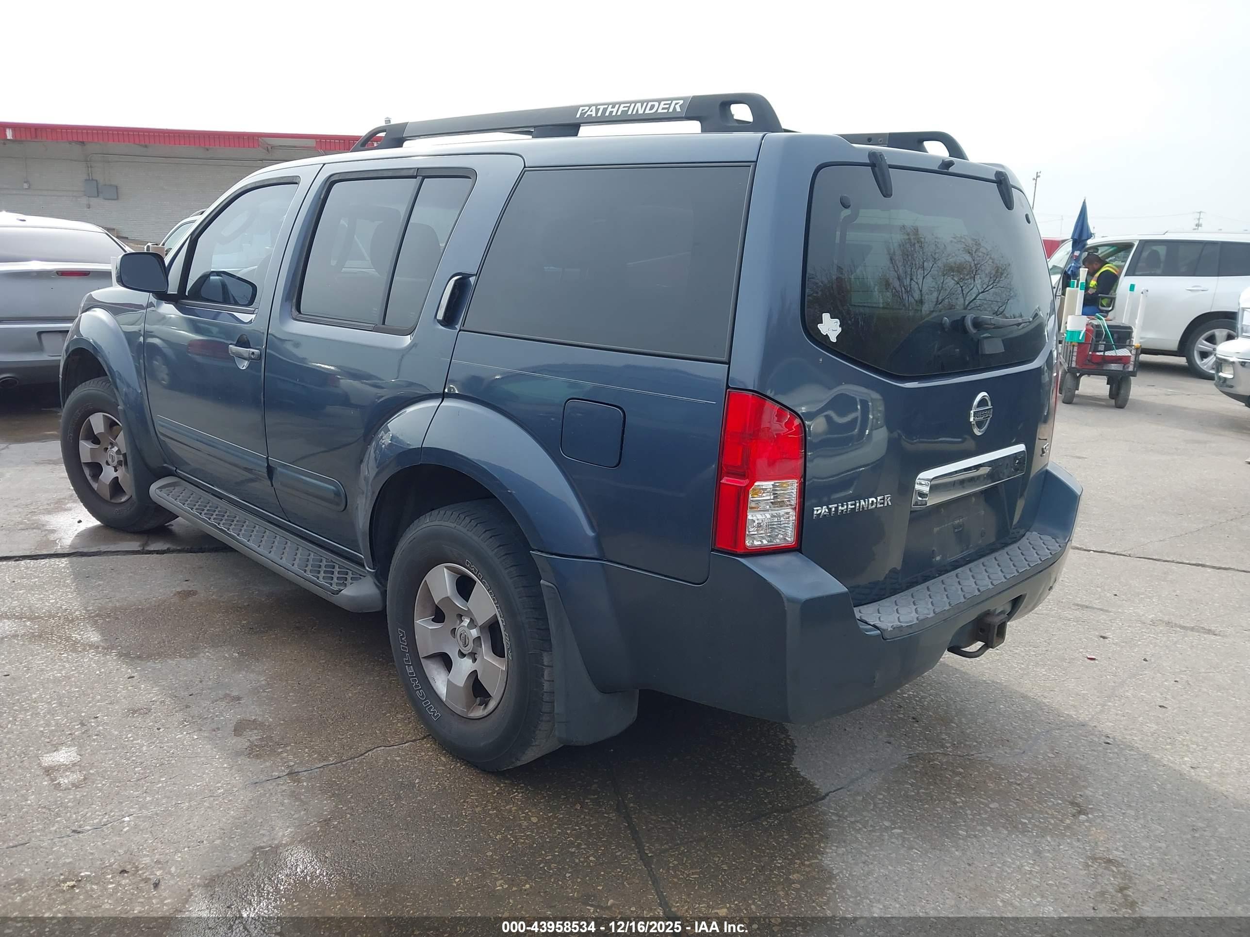 NISSAN PATHFINDER image 3