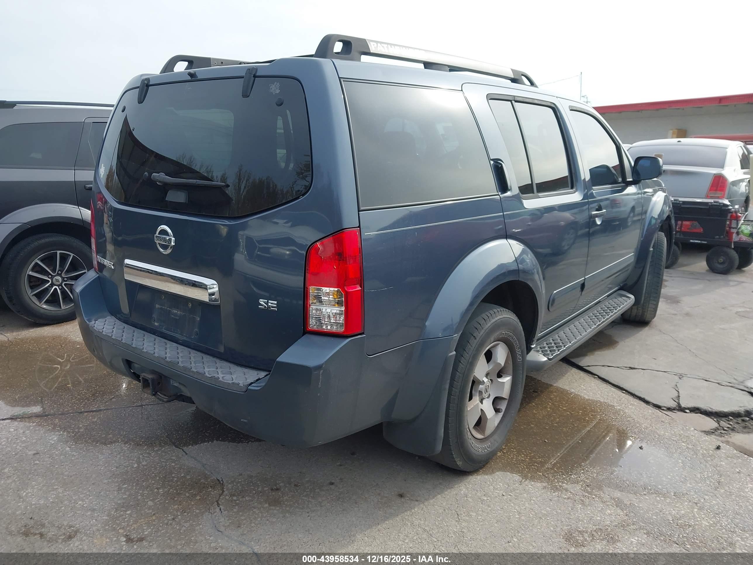NISSAN PATHFINDER image 4
