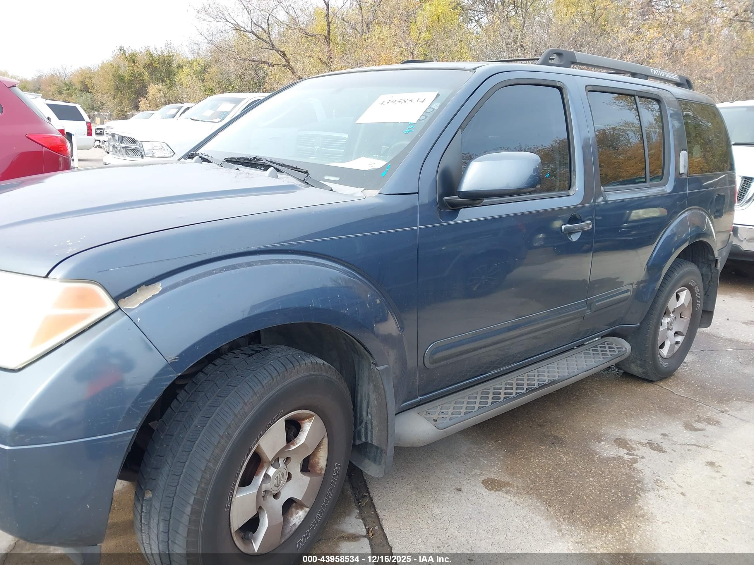 NISSAN PATHFINDER image 6