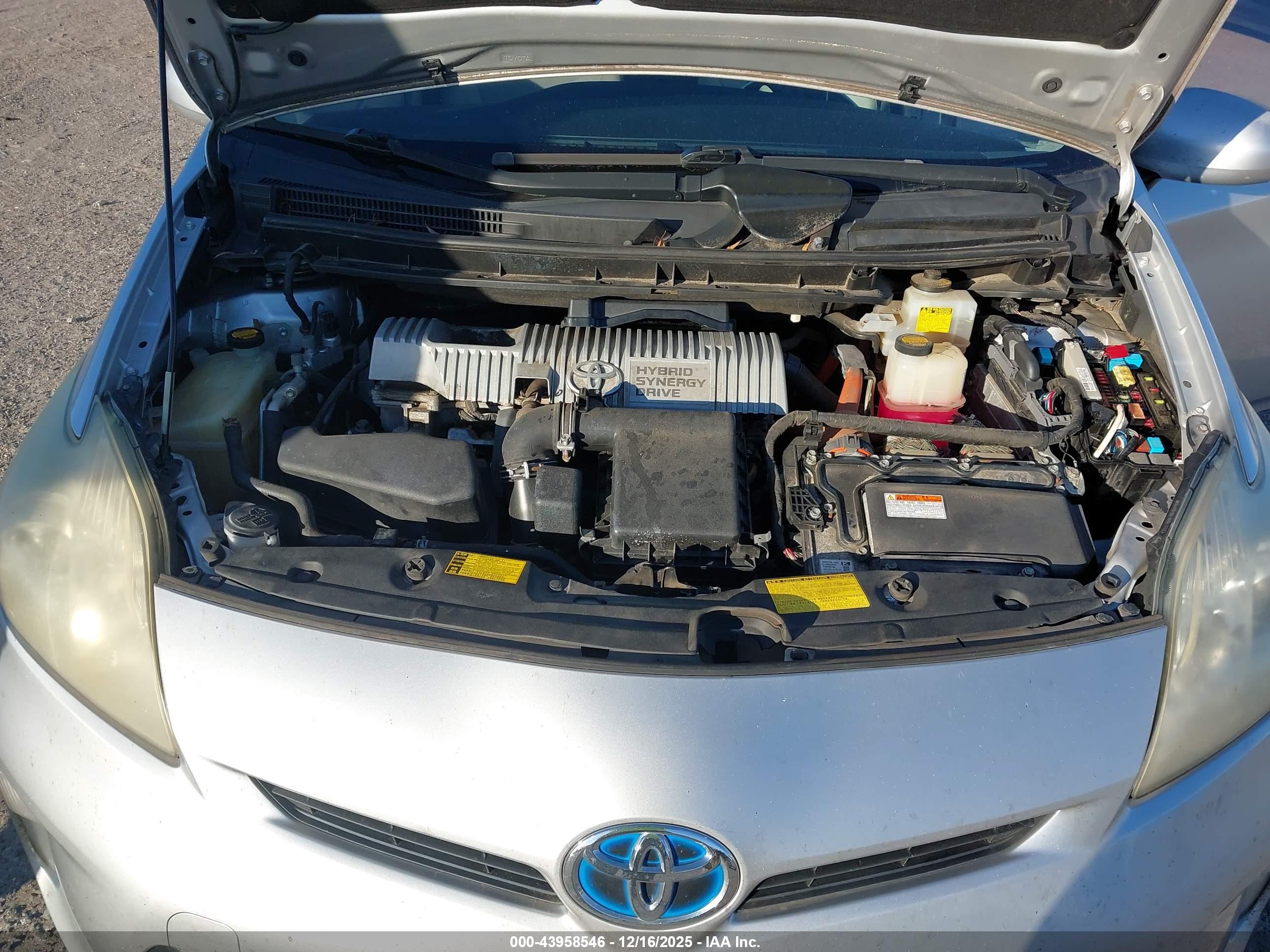 TOYOTA PRIUS image 10