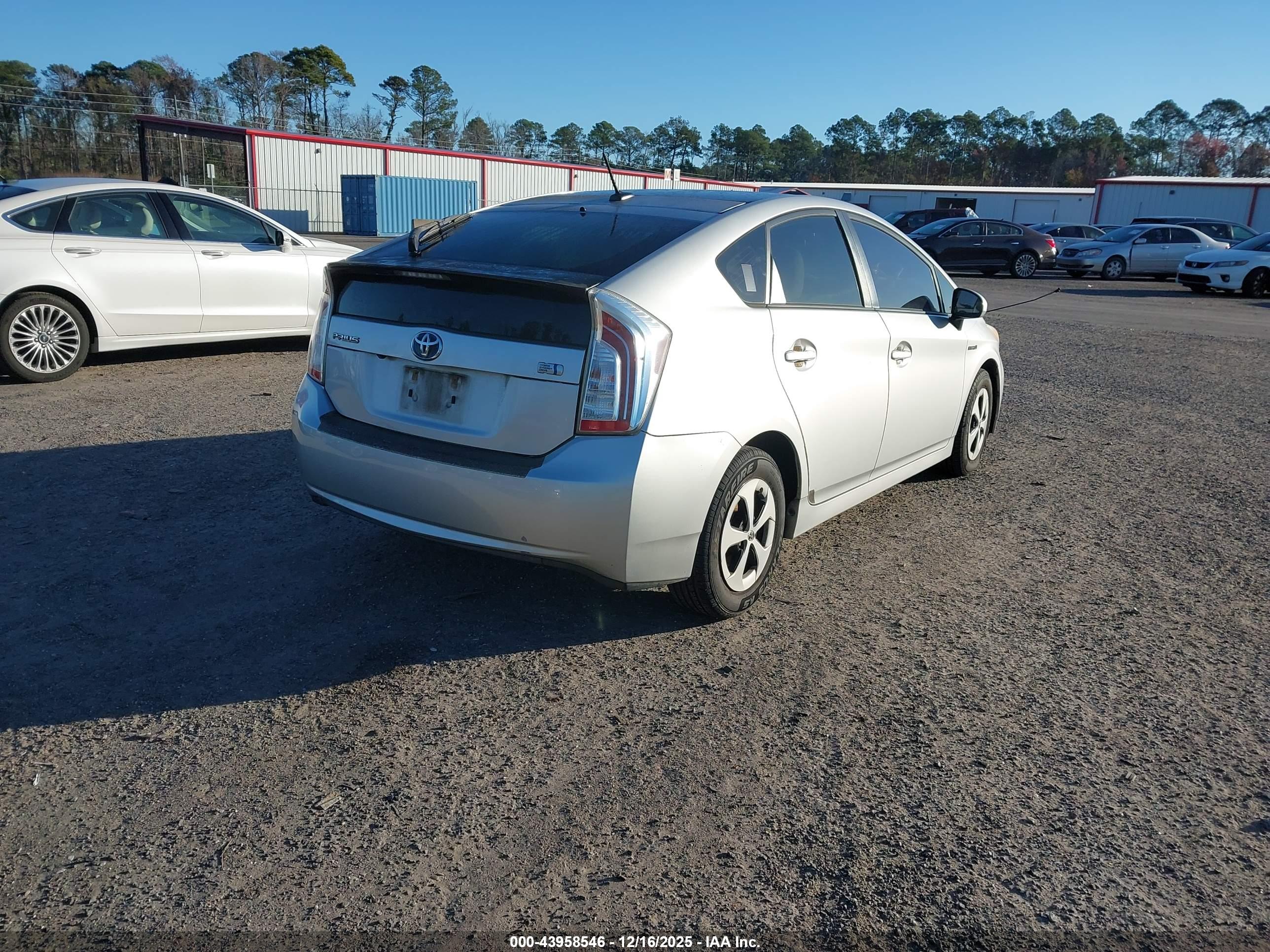 TOYOTA PRIUS image 4