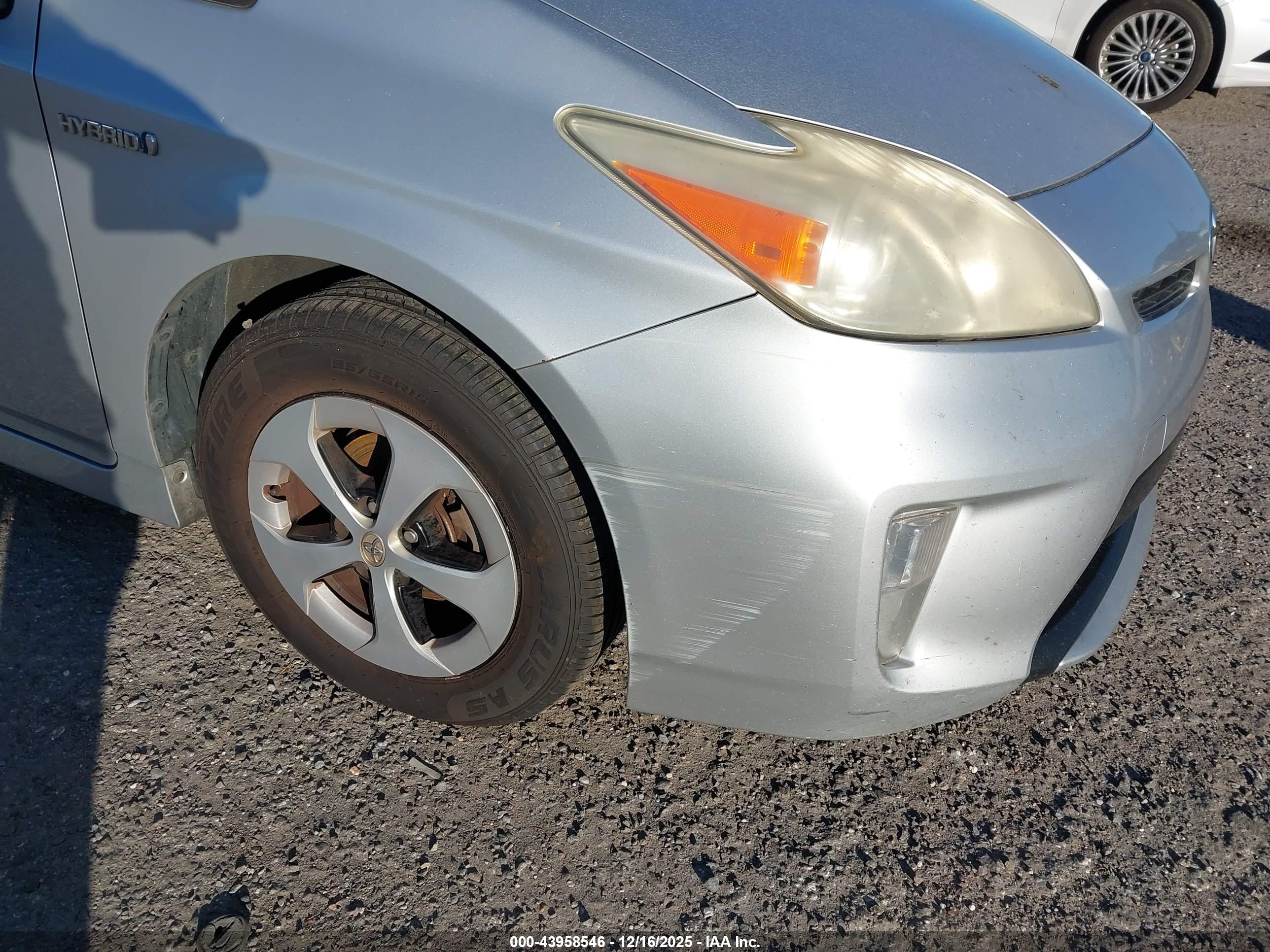 TOYOTA PRIUS image 6