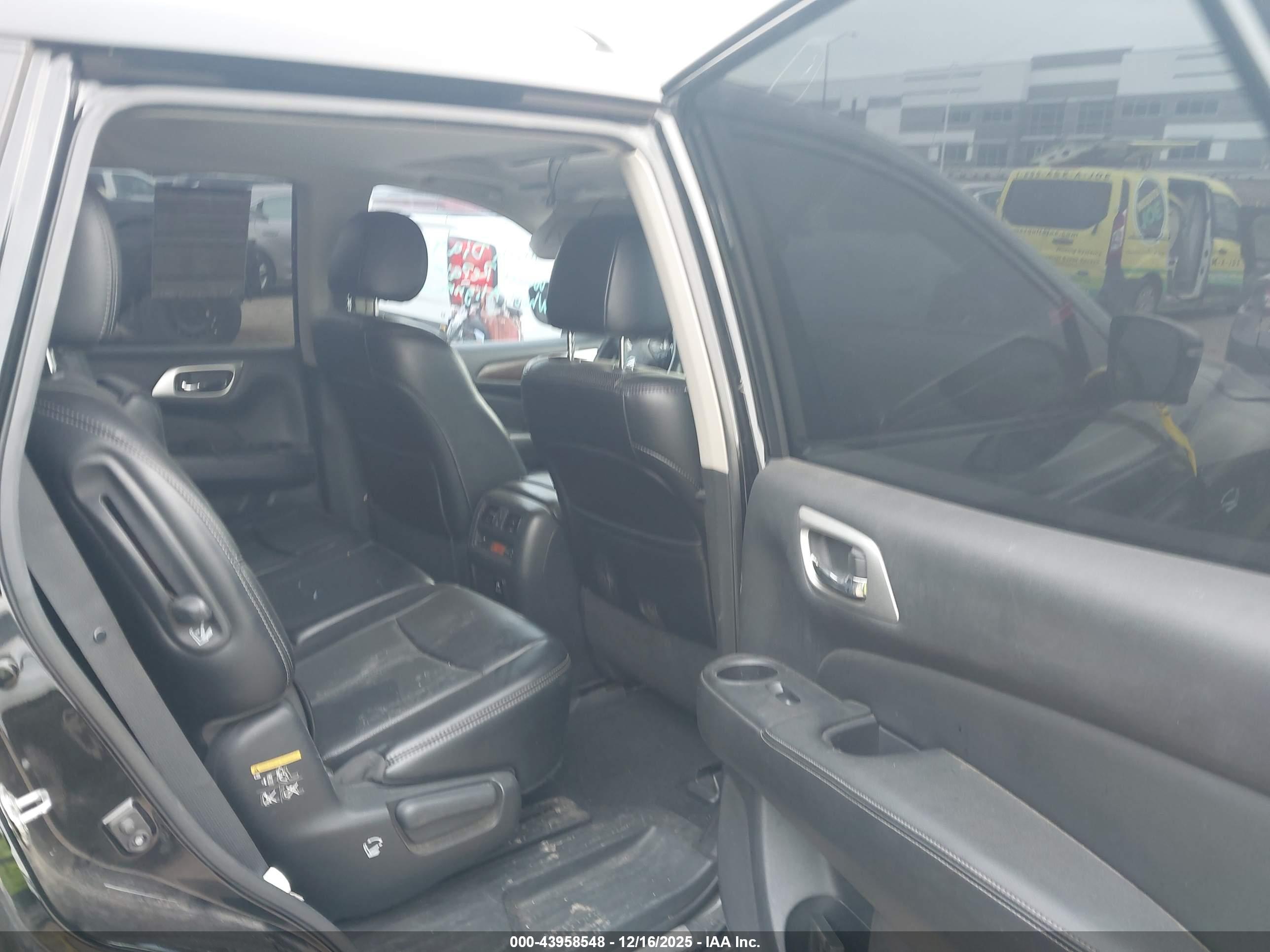 NISSAN PATHFINDER image 8