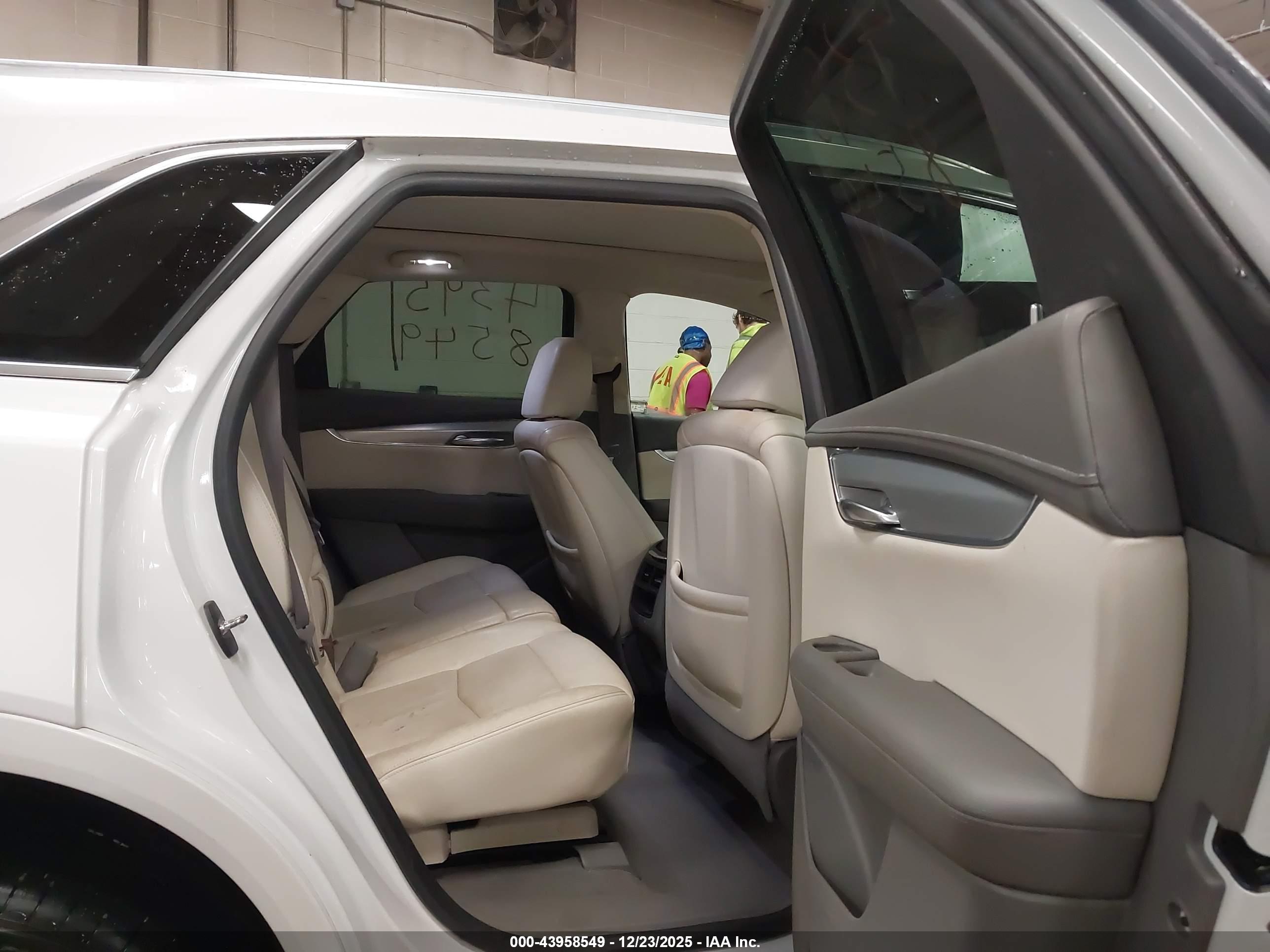CADILLAC XT5 image 8