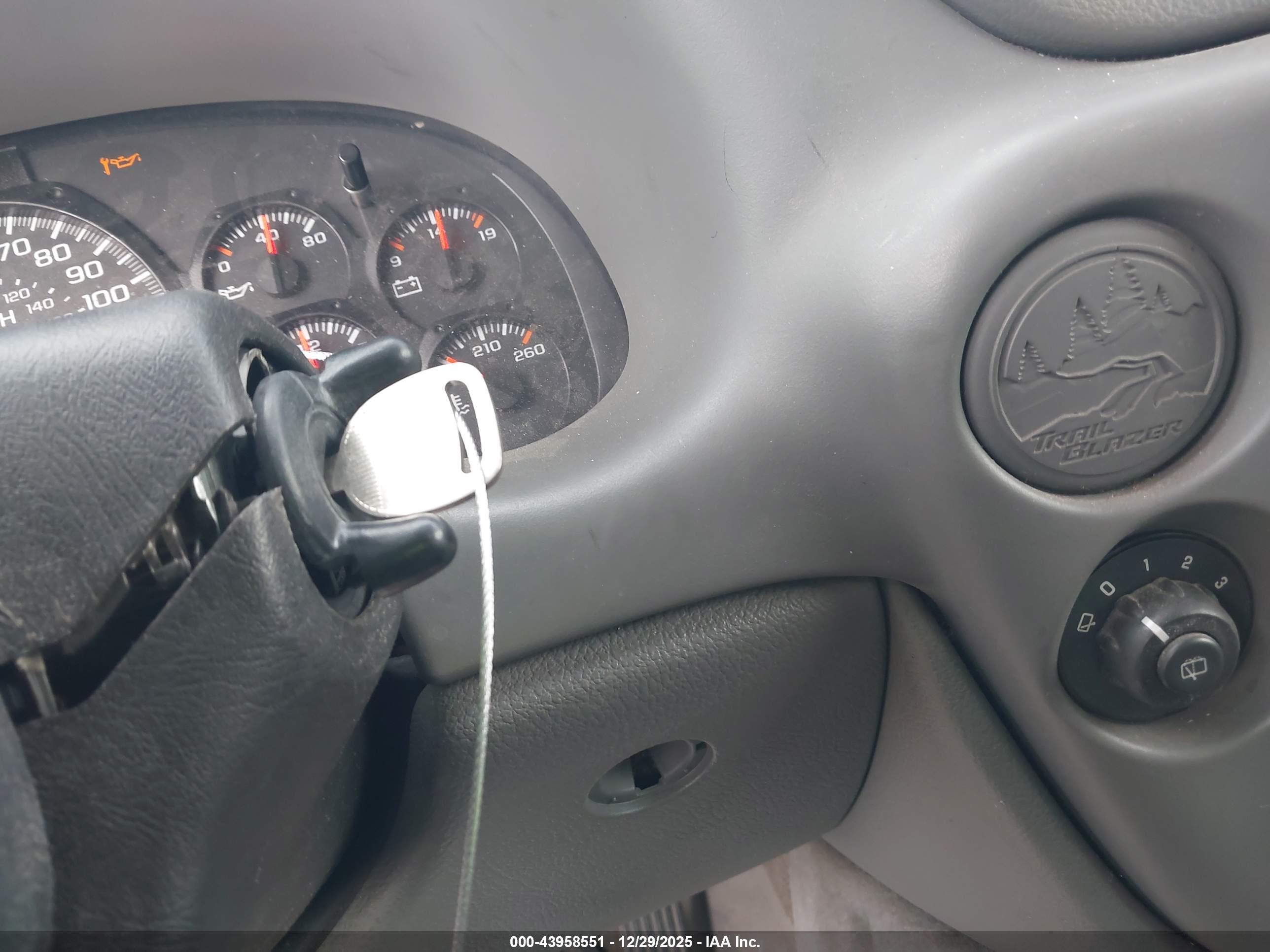 CHEVROLET TRAILBLAZER image 11
