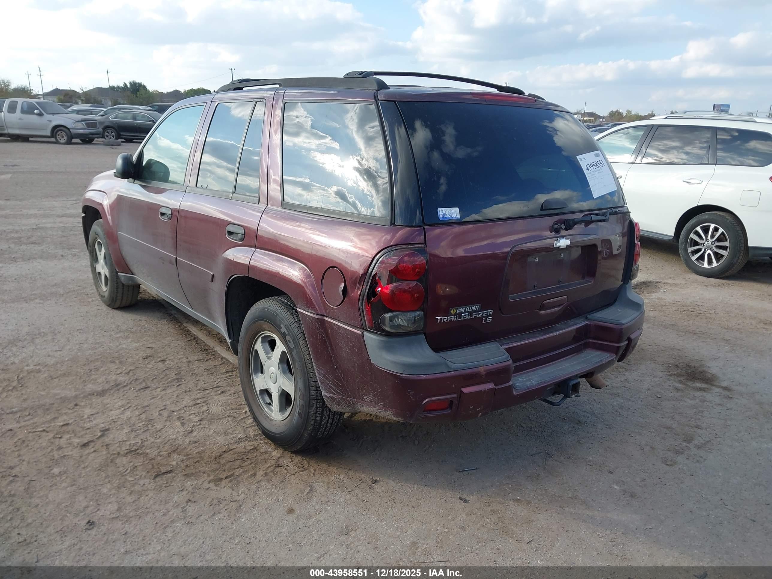 CHEVROLET TRAILBLAZER image 3