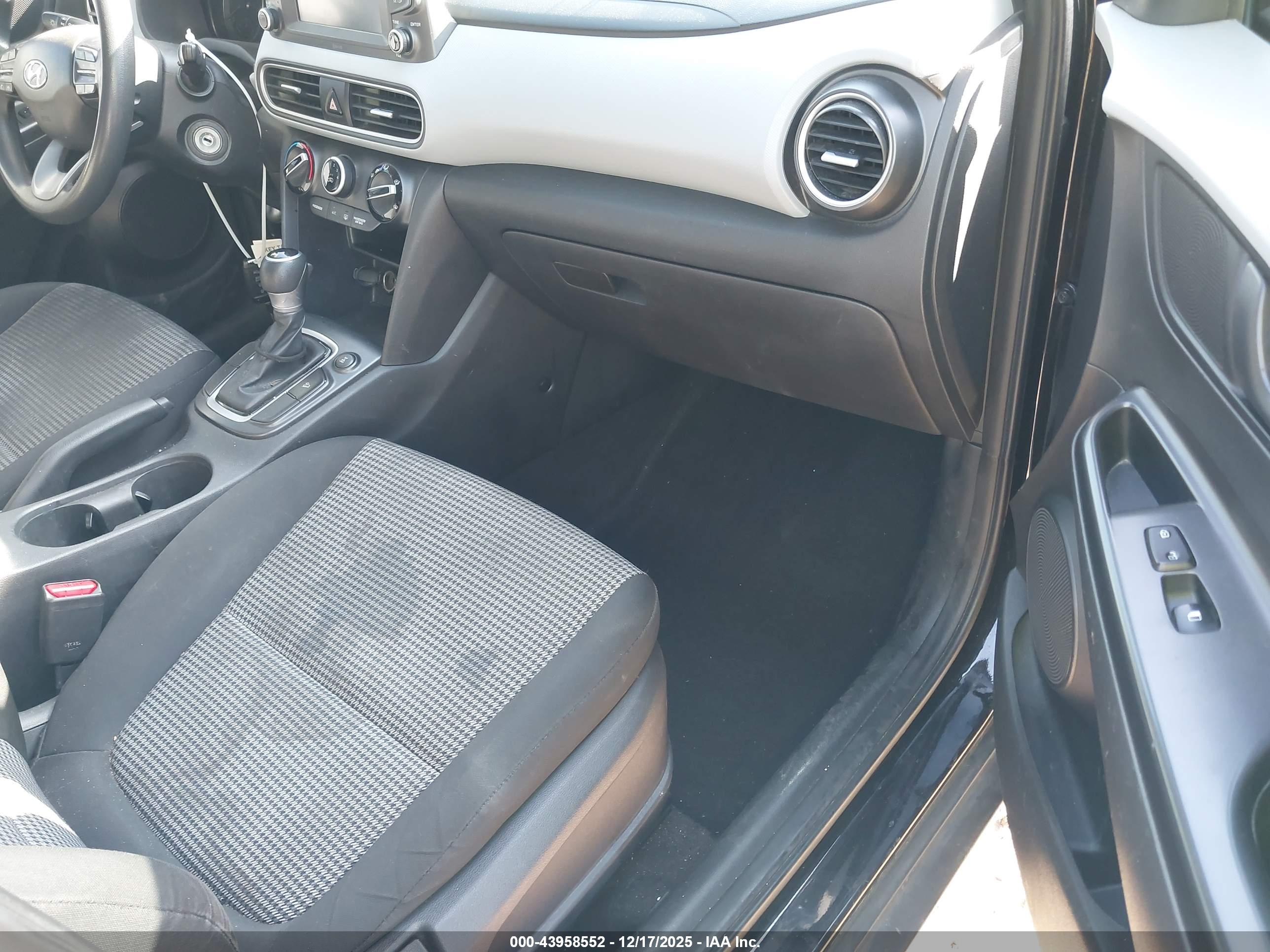 HYUNDAI KONA image 5