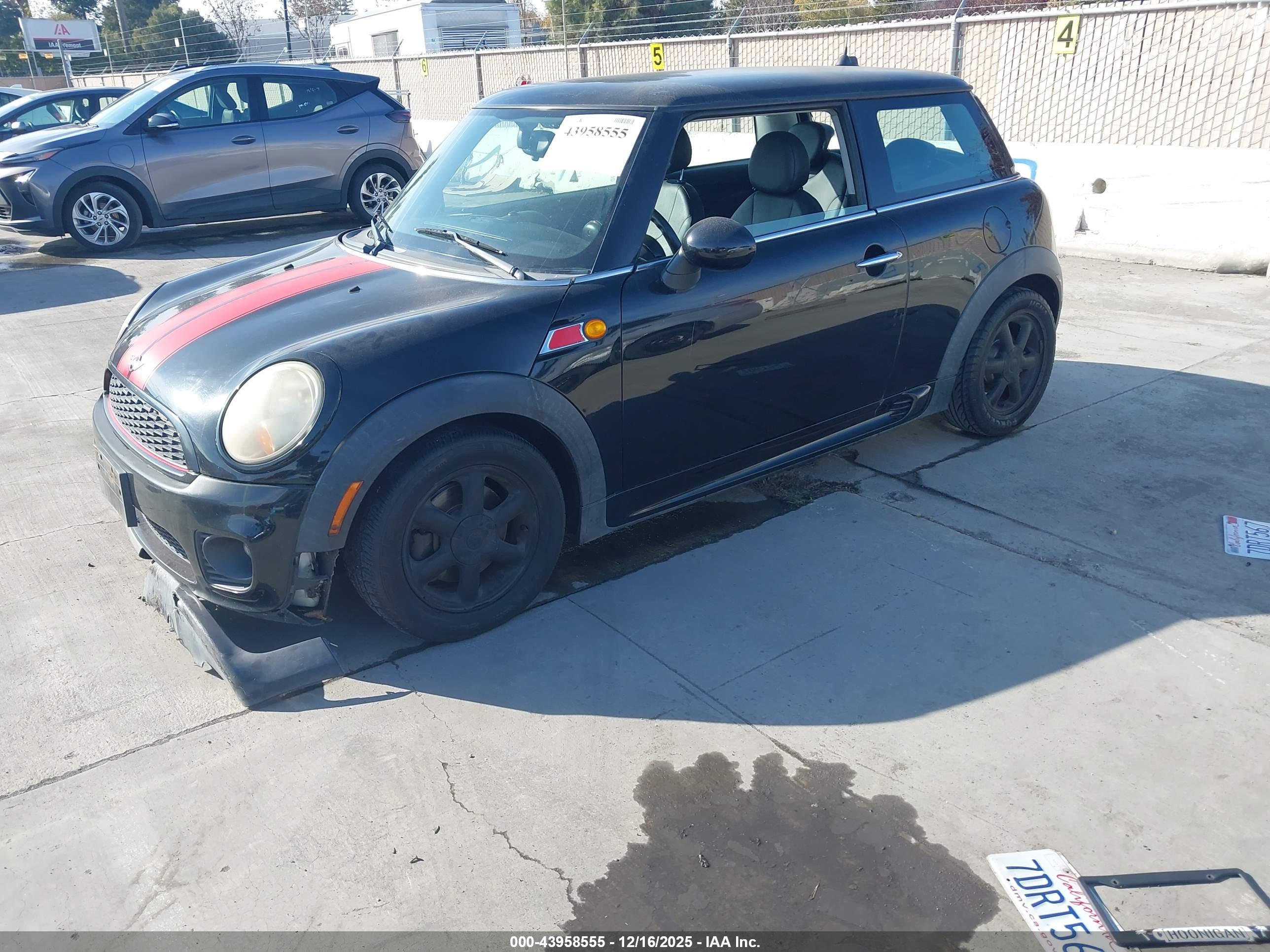 MINI COOPER image 2