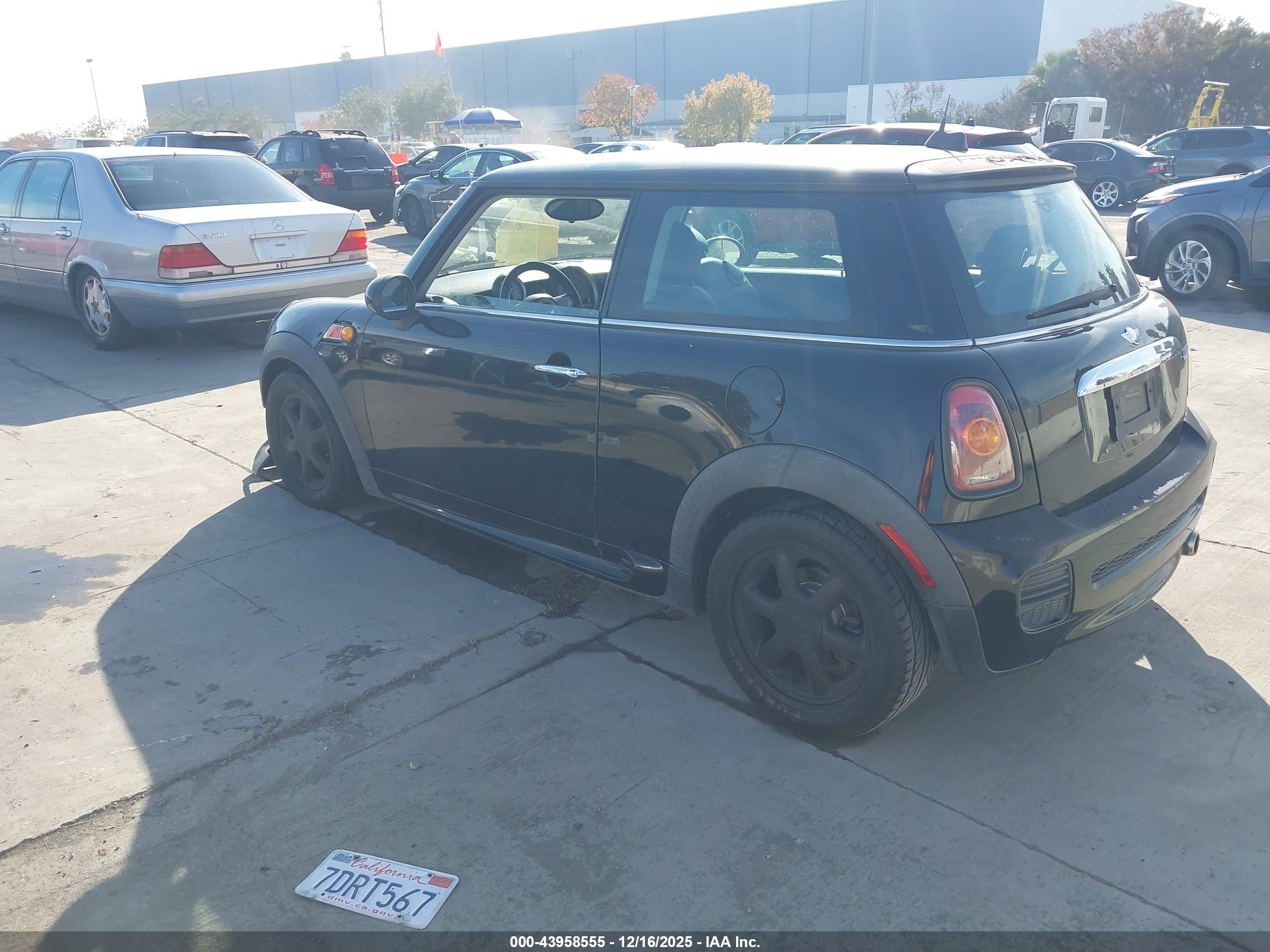 MINI COOPER image 3
