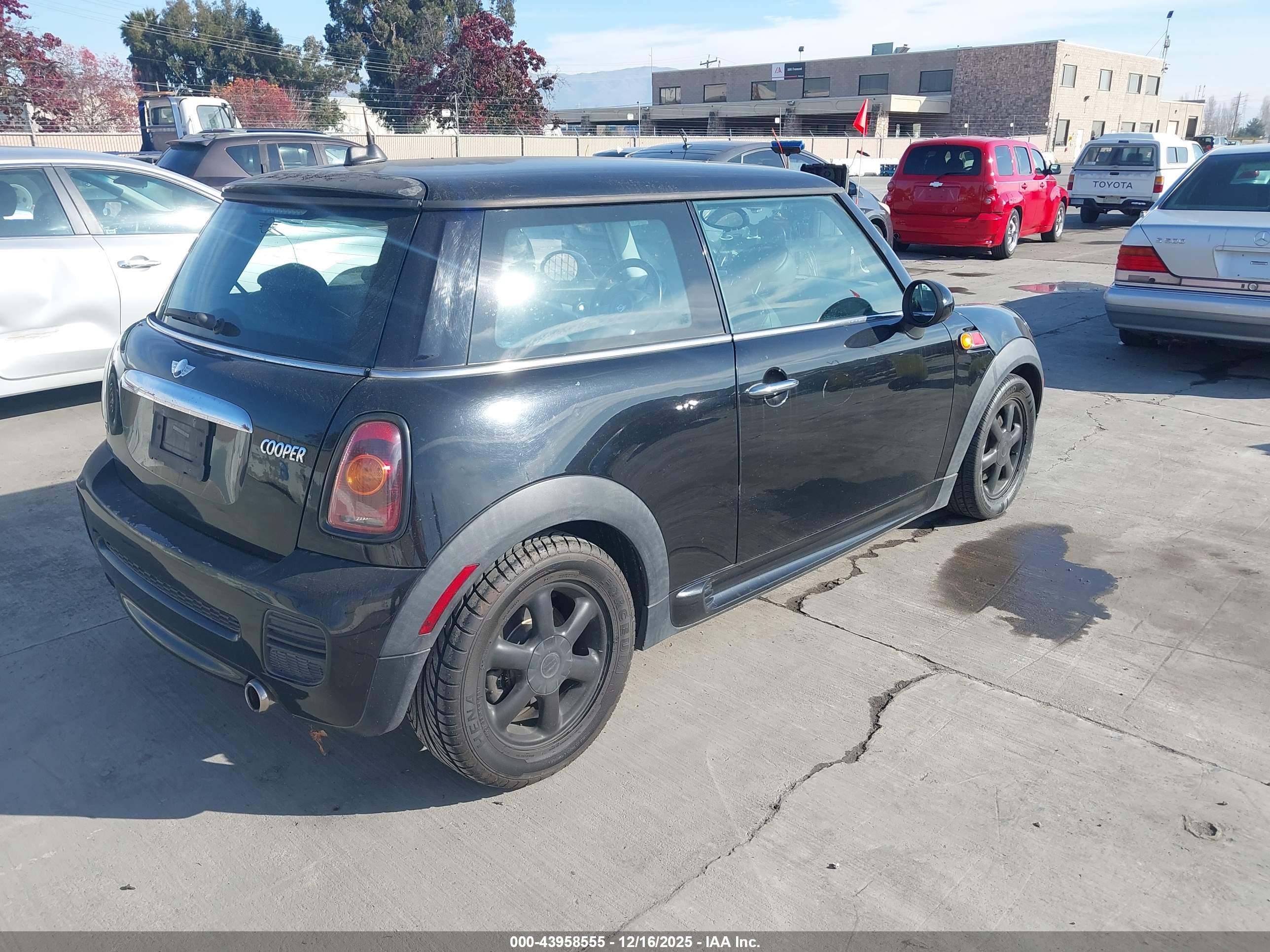 MINI COOPER image 4