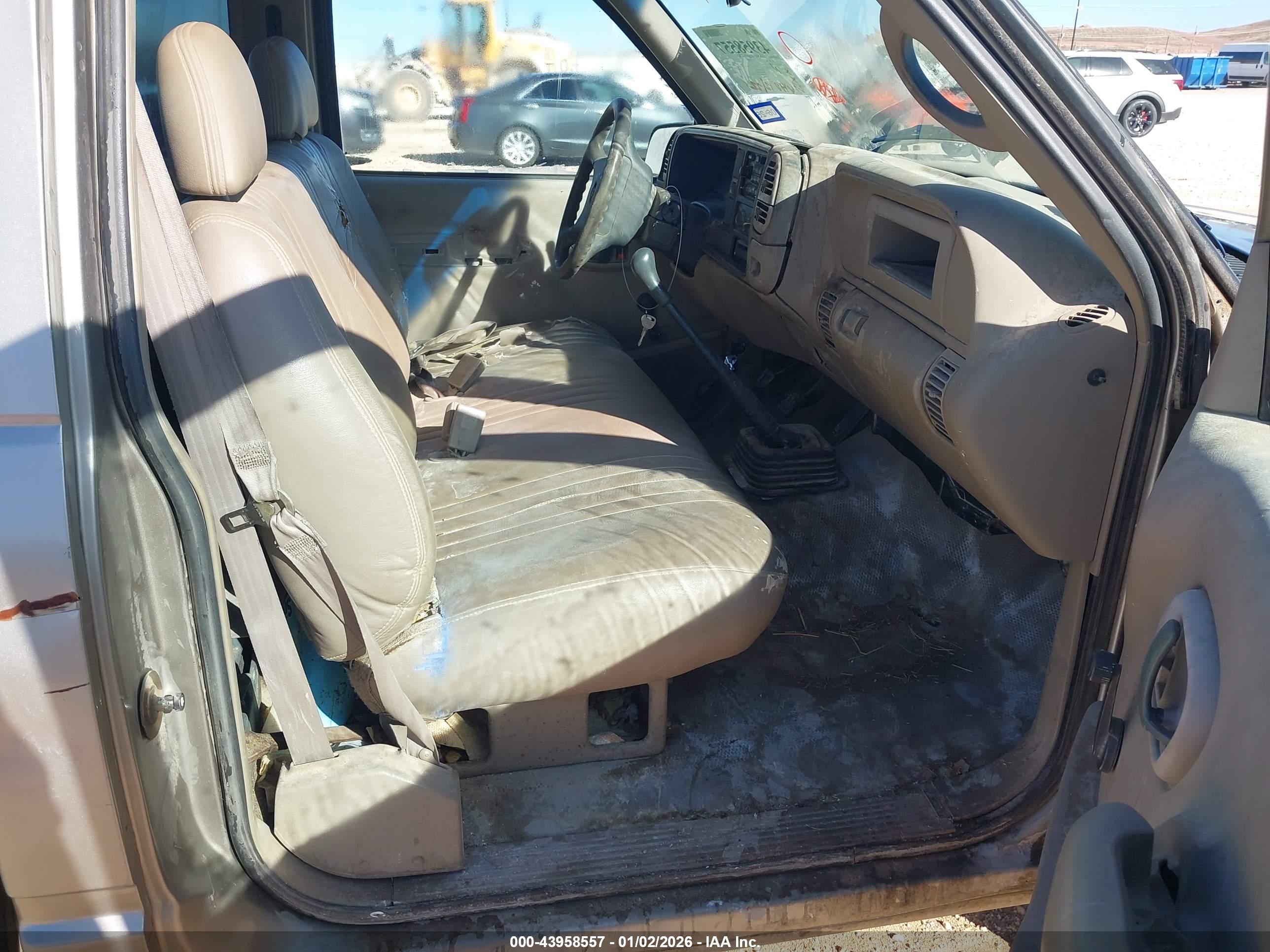CHEVROLET C2500 image 5