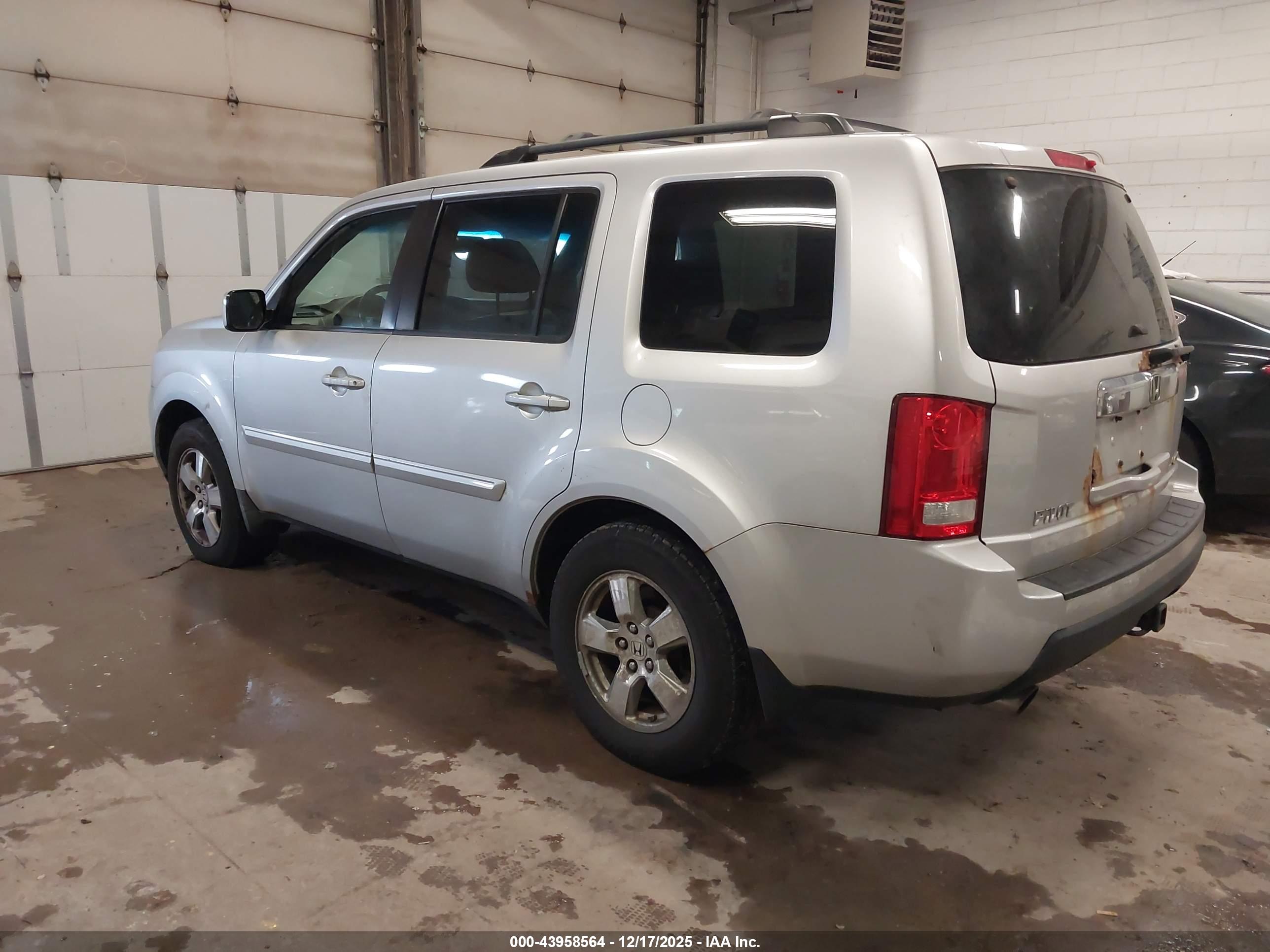 HONDA PILOT image 3