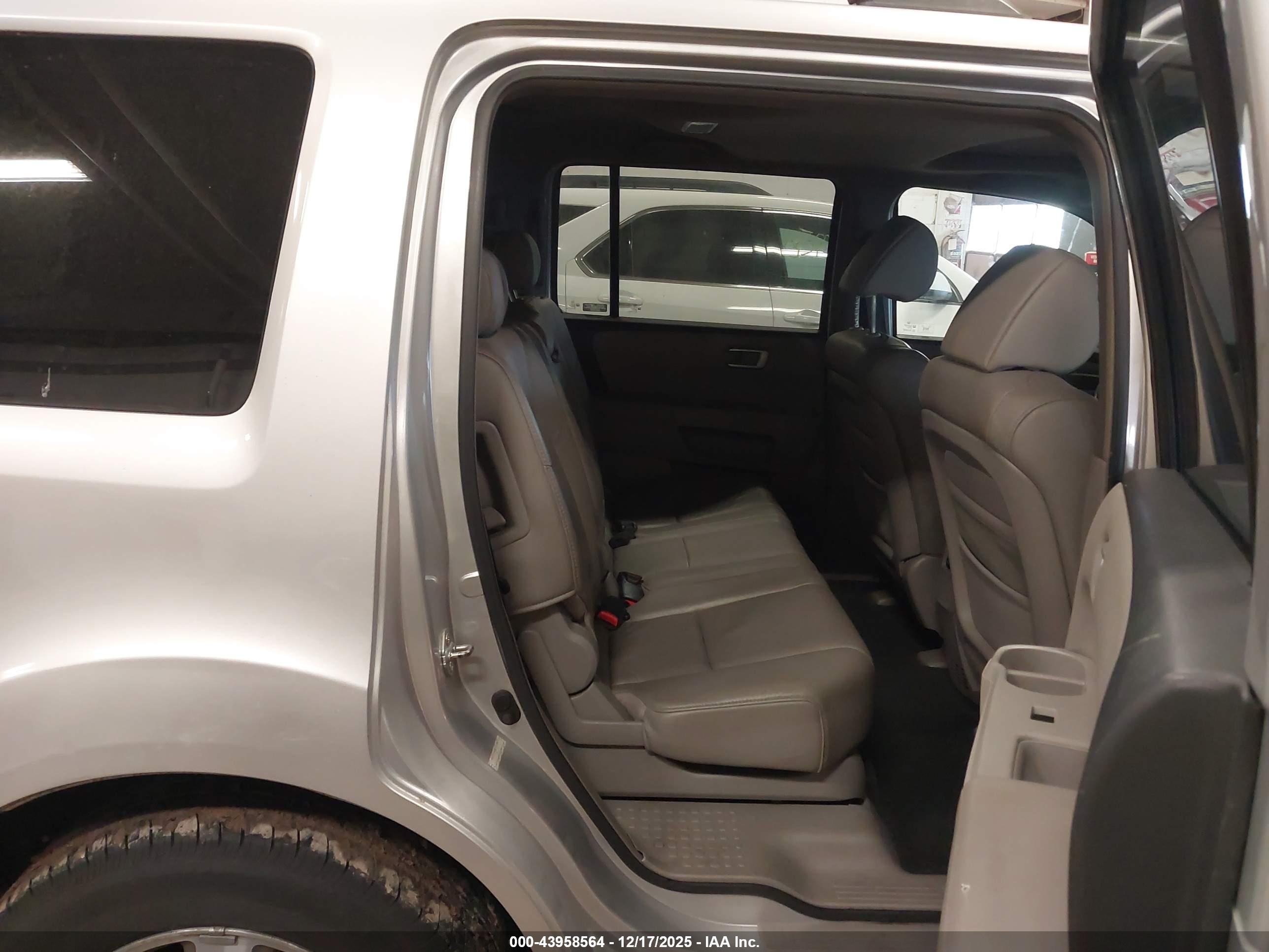 HONDA PILOT image 8