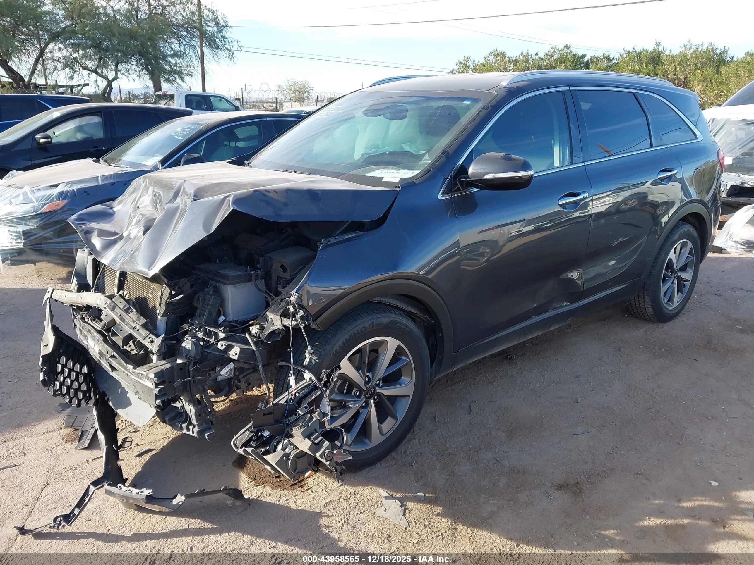 KIA SORENTO image 2