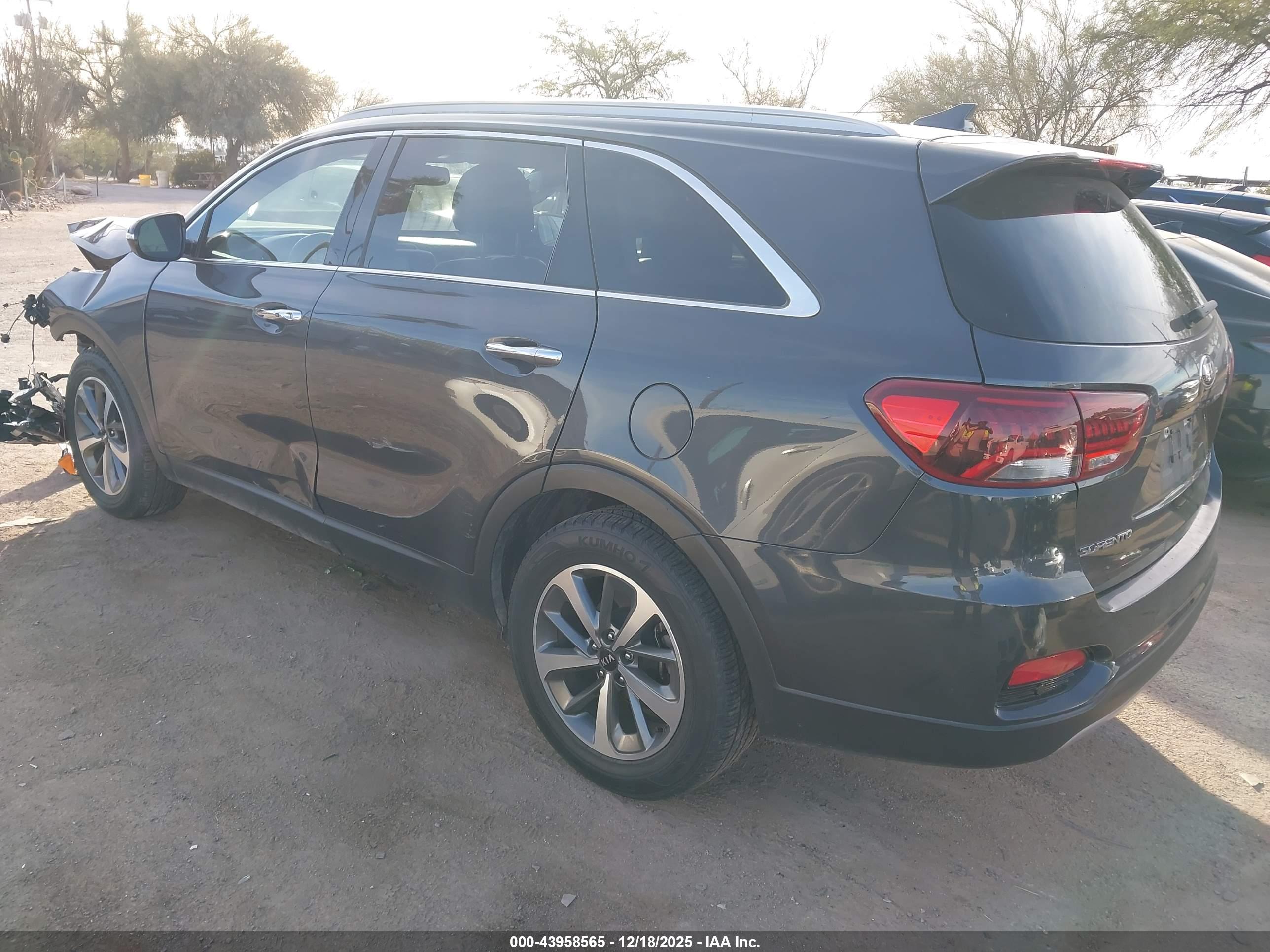 KIA SORENTO image 3