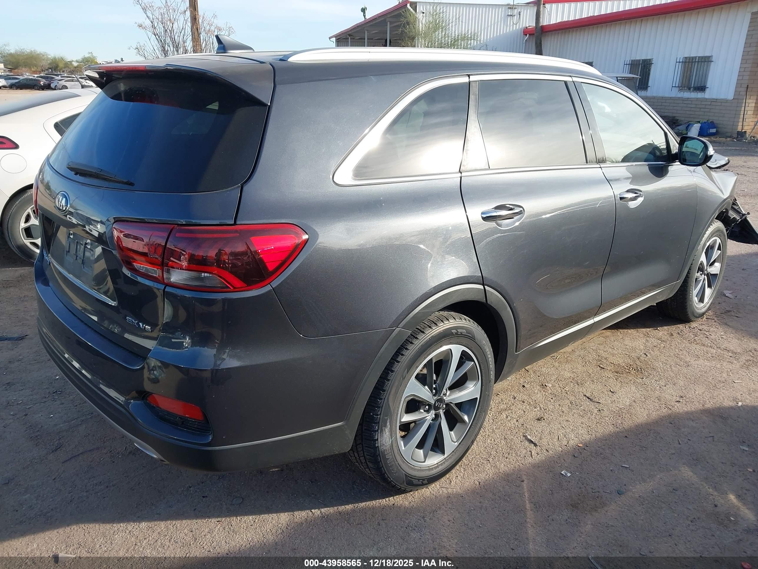 KIA SORENTO image 4