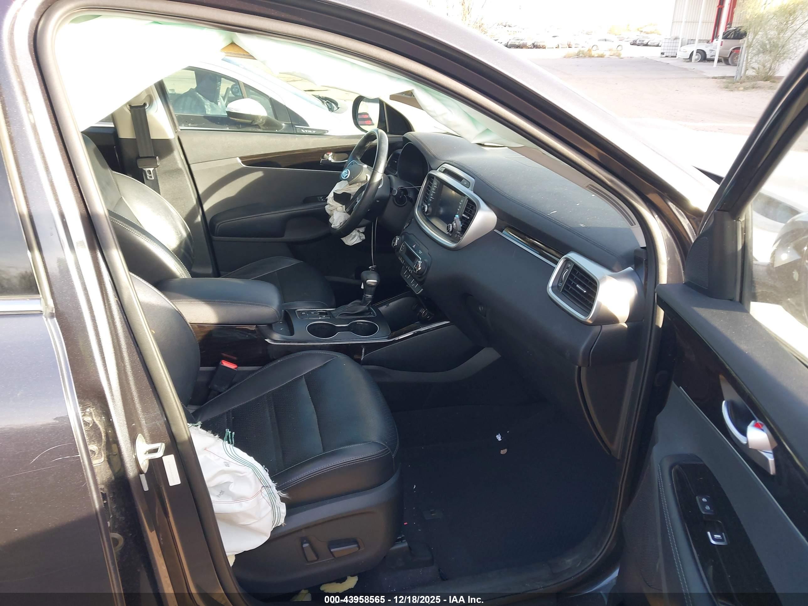 KIA SORENTO image 5