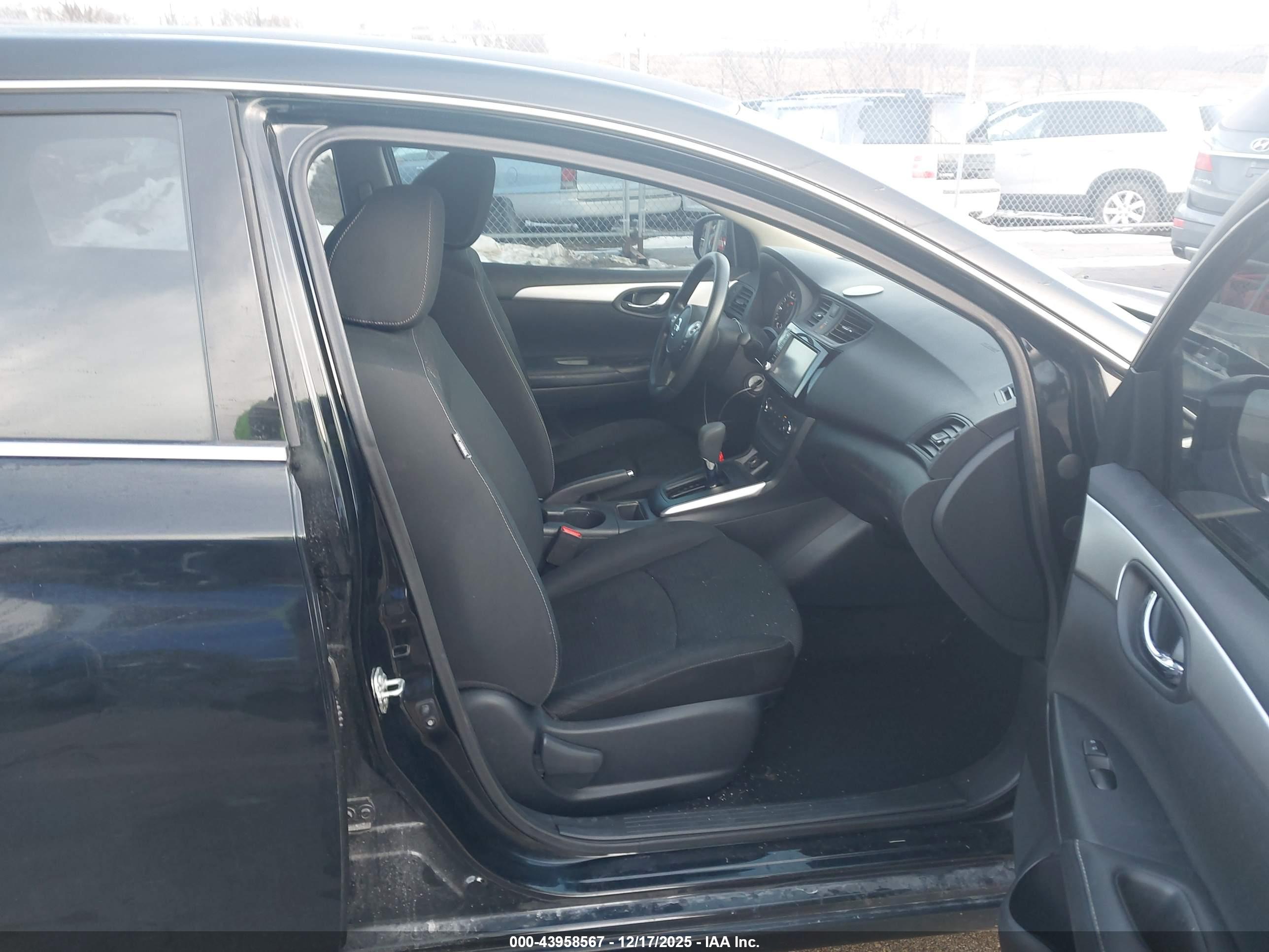 NISSAN SENTRA image 5